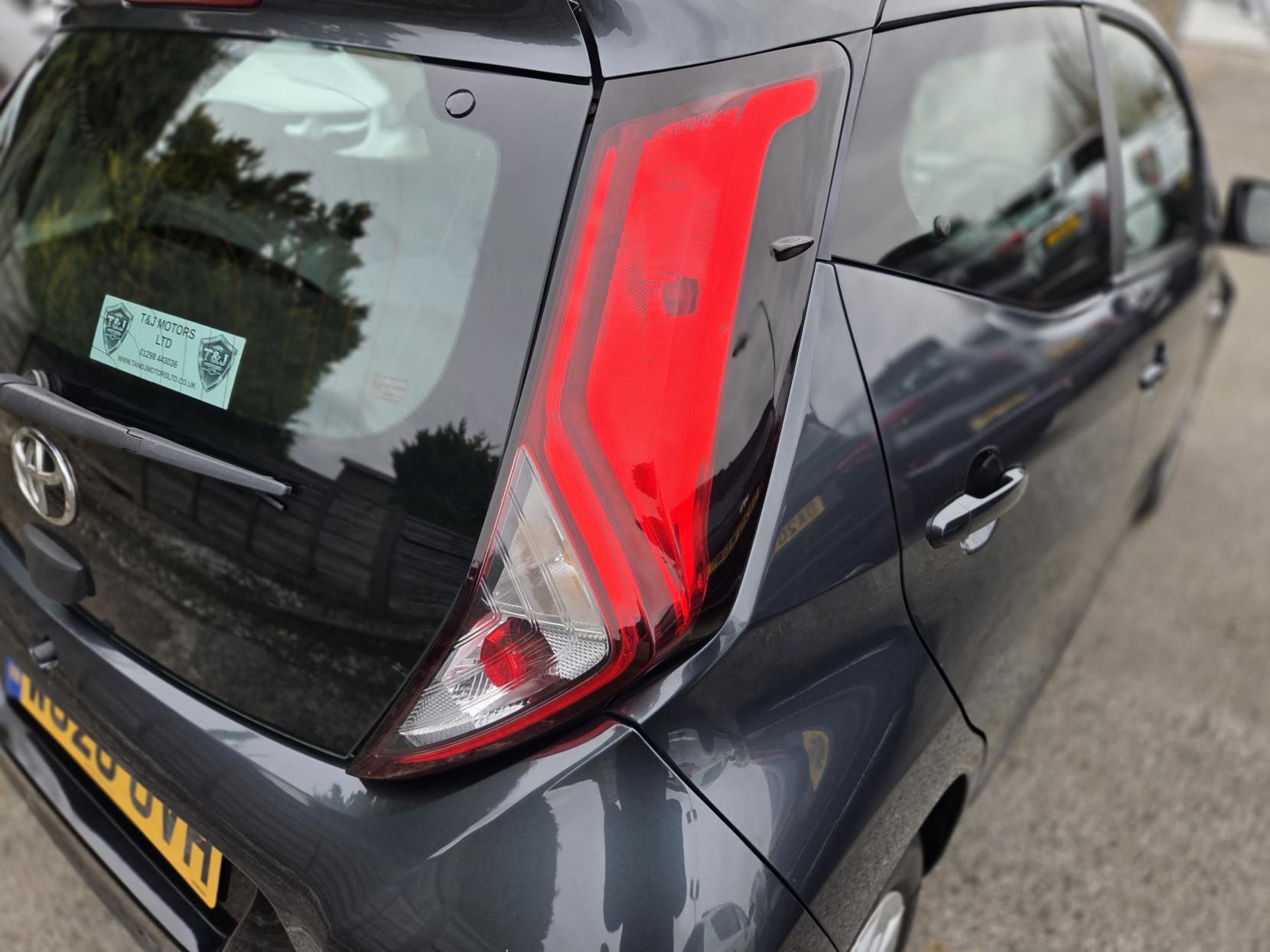 Toyota AYGO 1.0 VVT-i x-play Hatchback 5dr Petrol Manual Euro 6 (71 ps)