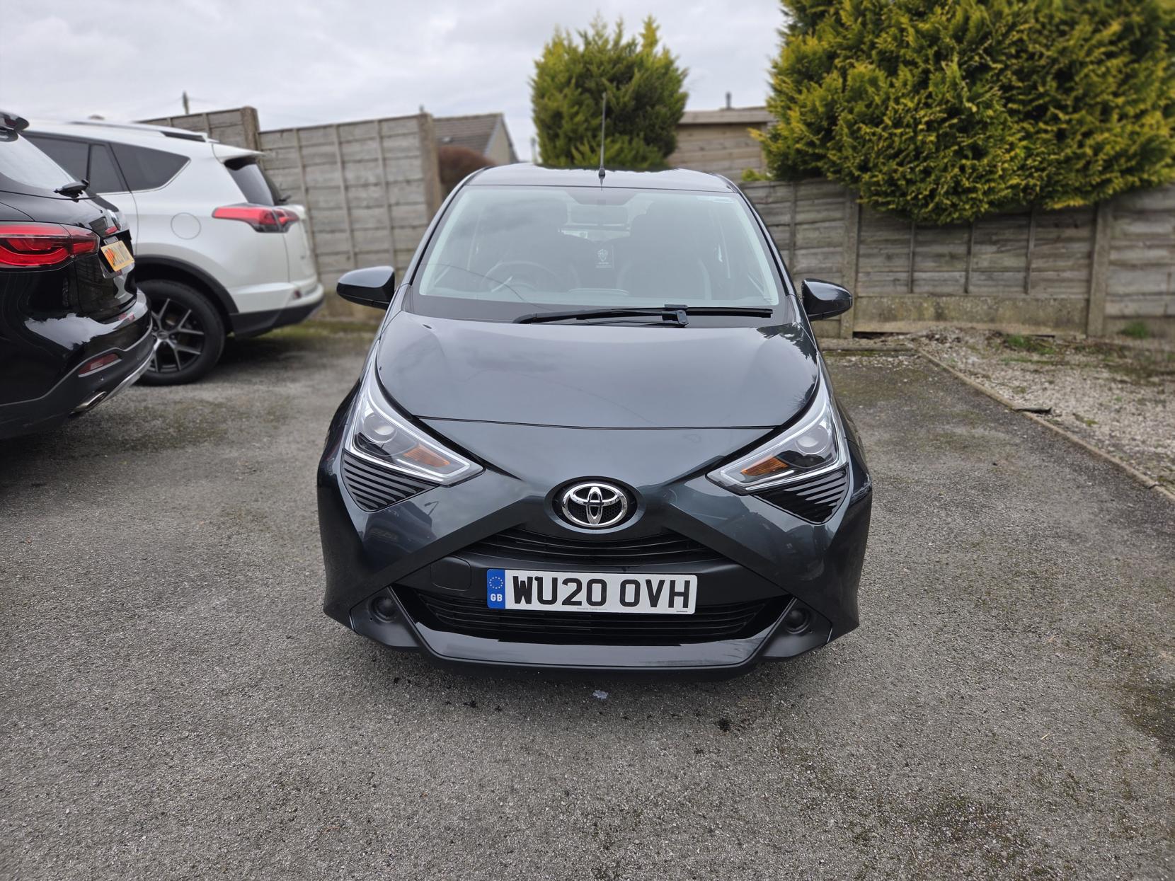Toyota AYGO 1.0 VVT-i x-play Hatchback 5dr Petrol Manual Euro 6 (71 ps)