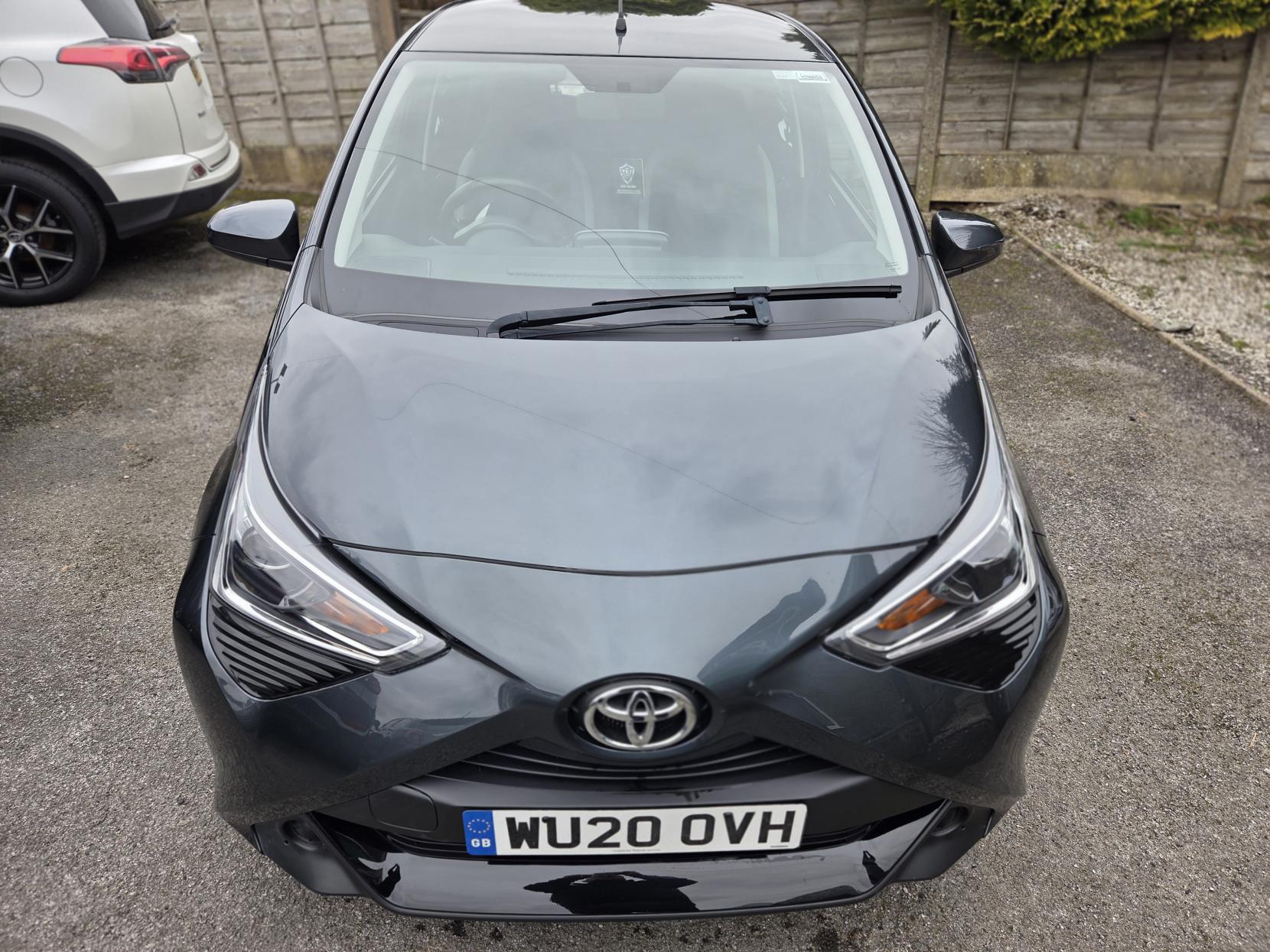 Toyota AYGO 1.0 VVT-i x-play Hatchback 5dr Petrol Manual Euro 6 (71 ps)