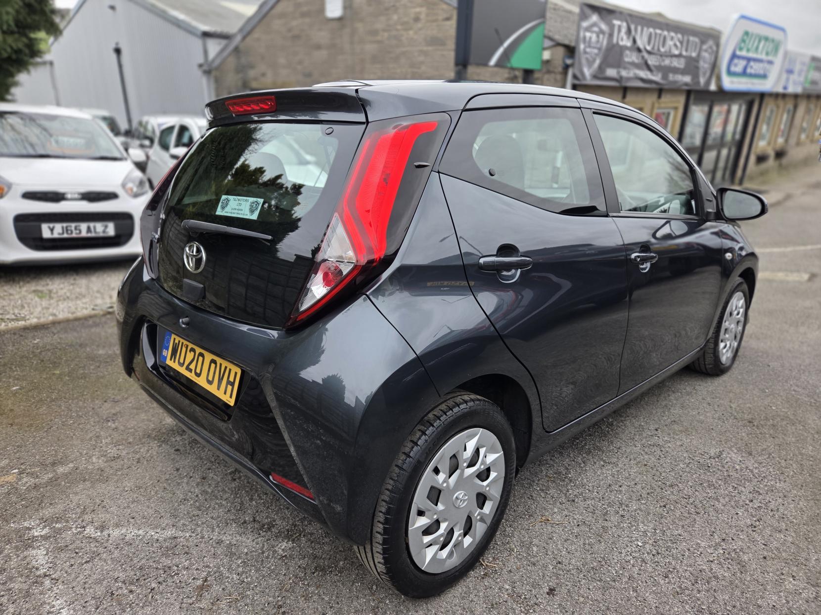 Toyota AYGO 1.0 VVT-i x-play Hatchback 5dr Petrol Manual Euro 6 (71 ps)