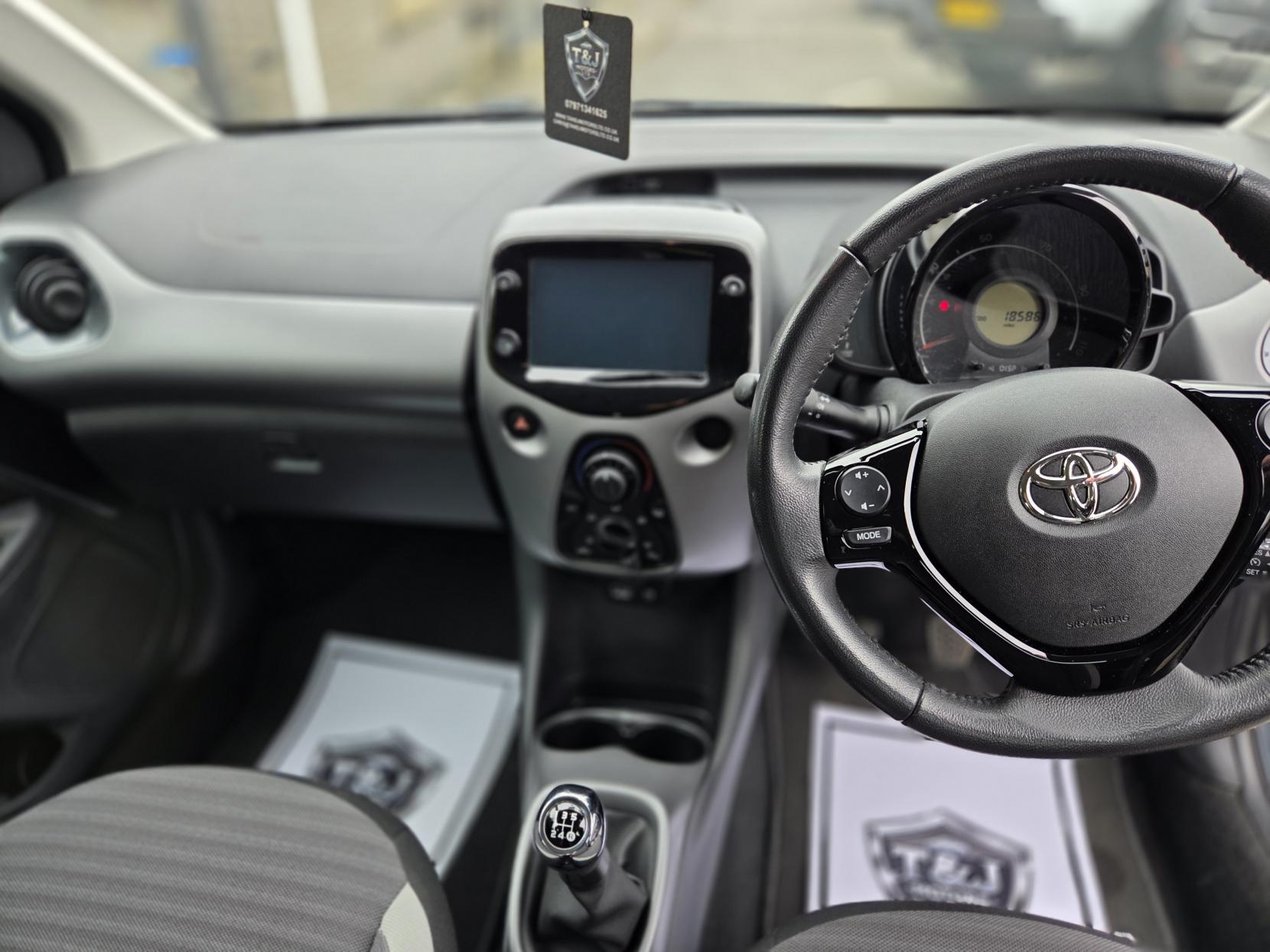 Toyota AYGO 1.0 VVT-i x-play Hatchback 5dr Petrol Manual Euro 6 (71 ps)