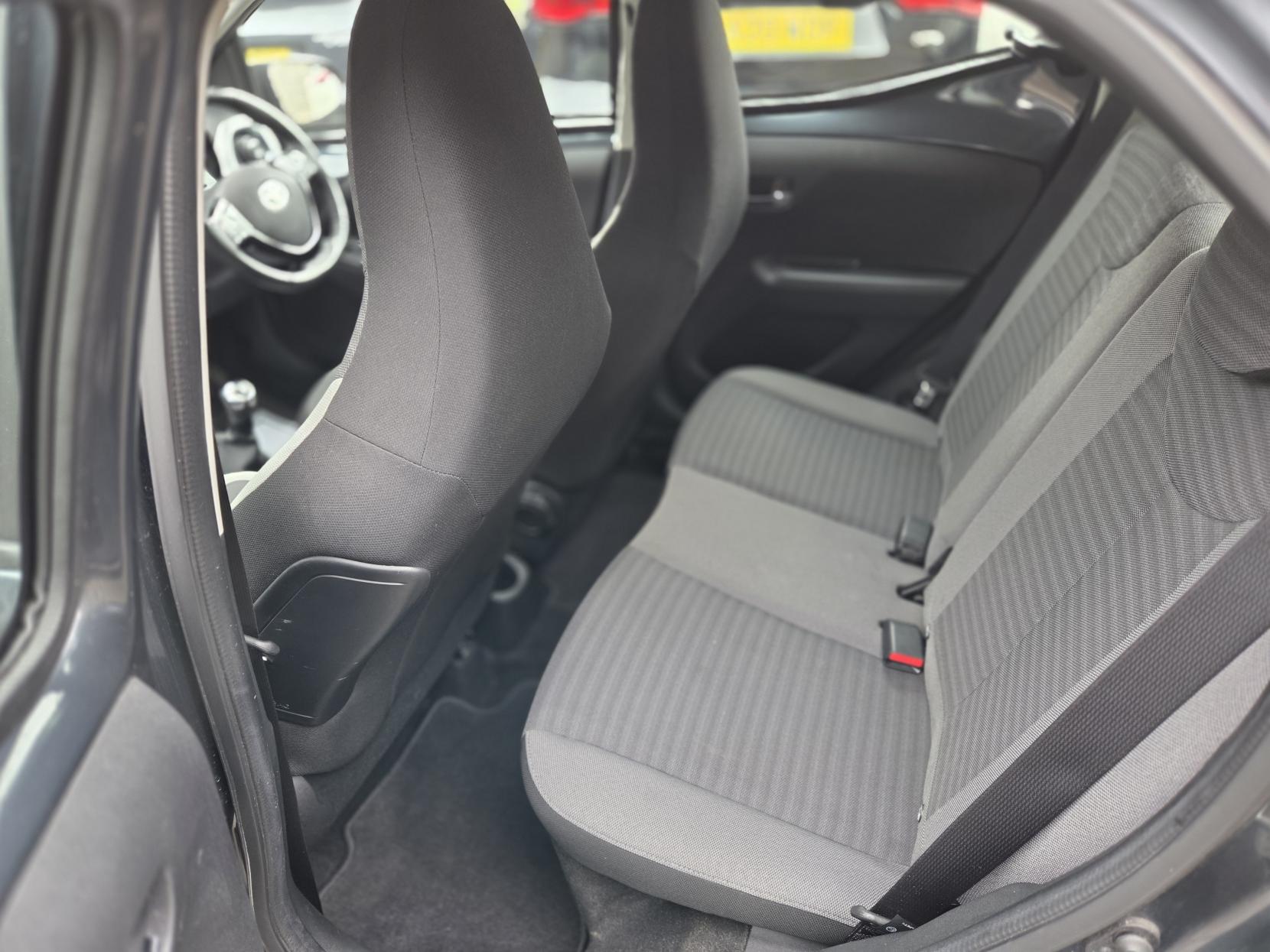 Toyota AYGO 1.0 VVT-i x-play Hatchback 5dr Petrol Manual Euro 6 (71 ps)