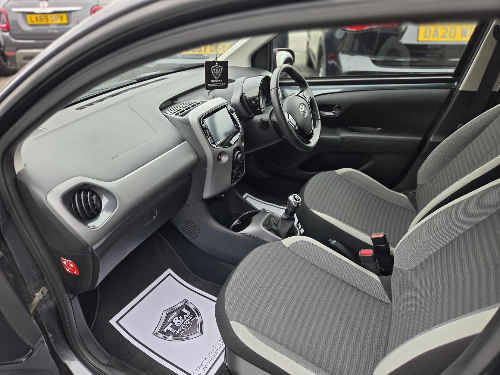 Toyota AYGO 1.0 VVT-i x-play Hatchback 5dr Petrol Manual Euro 6 (71 ps)