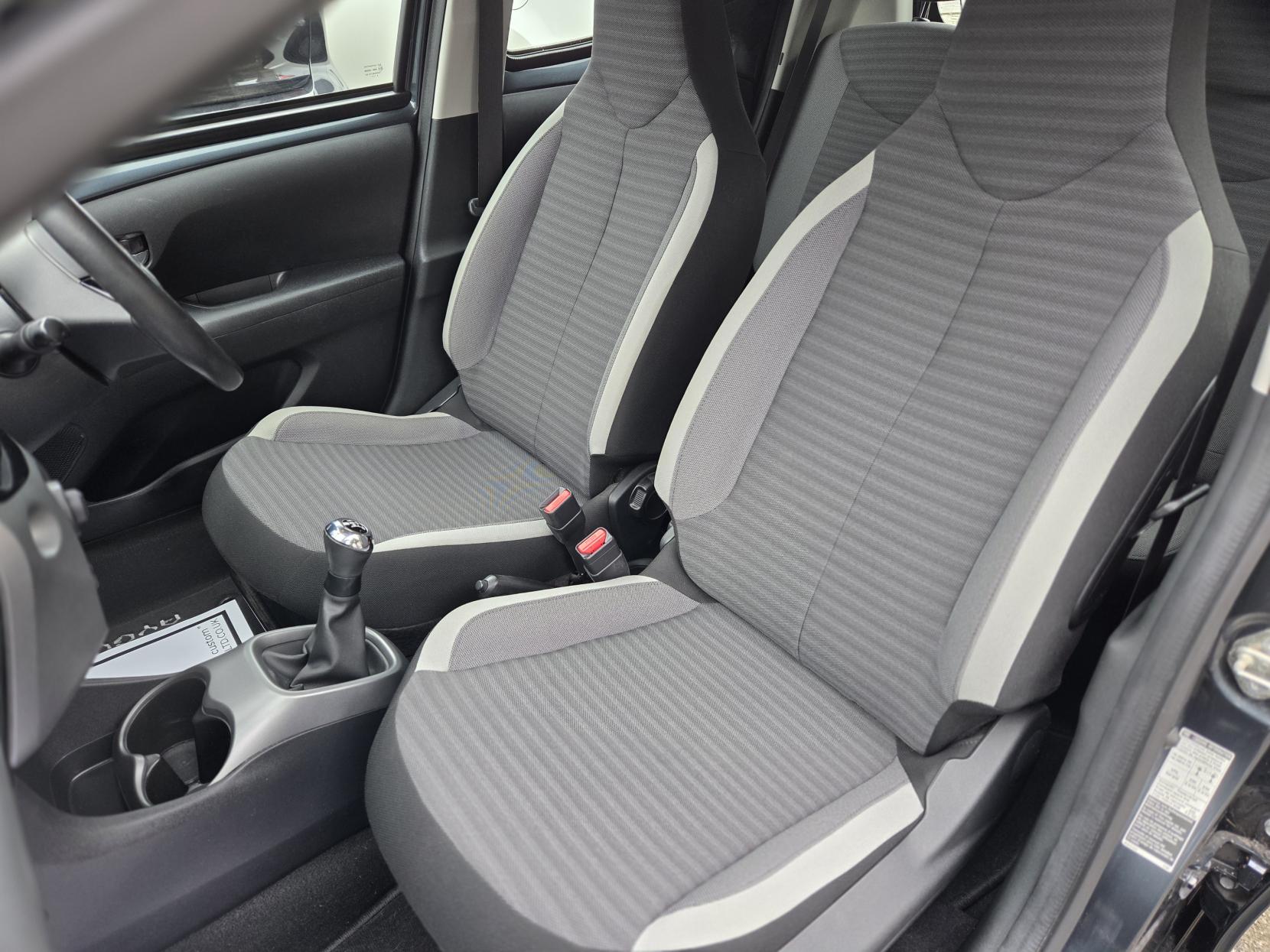 Toyota AYGO 1.0 VVT-i x-play Hatchback 5dr Petrol Manual Euro 6 (71 ps)