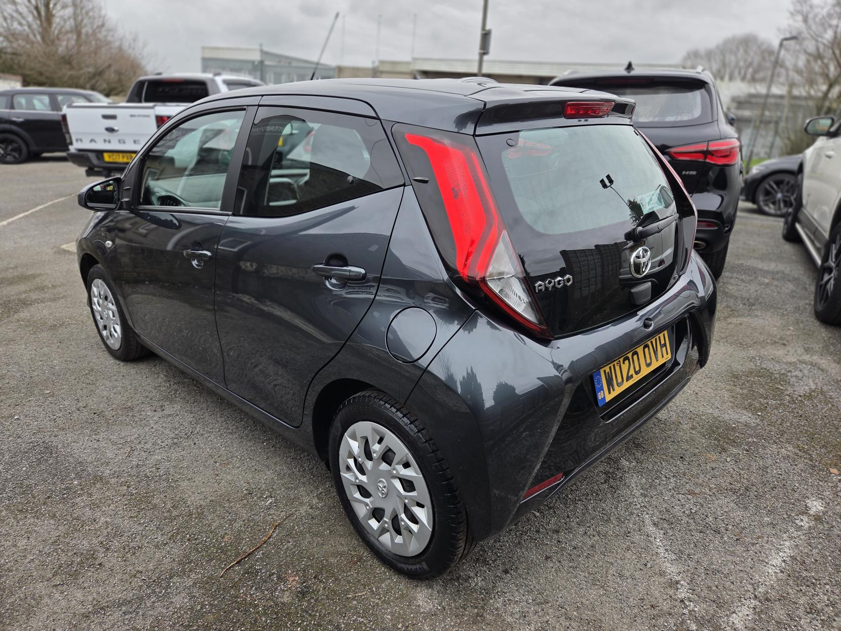 Toyota AYGO 1.0 VVT-i x-play Hatchback 5dr Petrol Manual Euro 6 (71 ps)