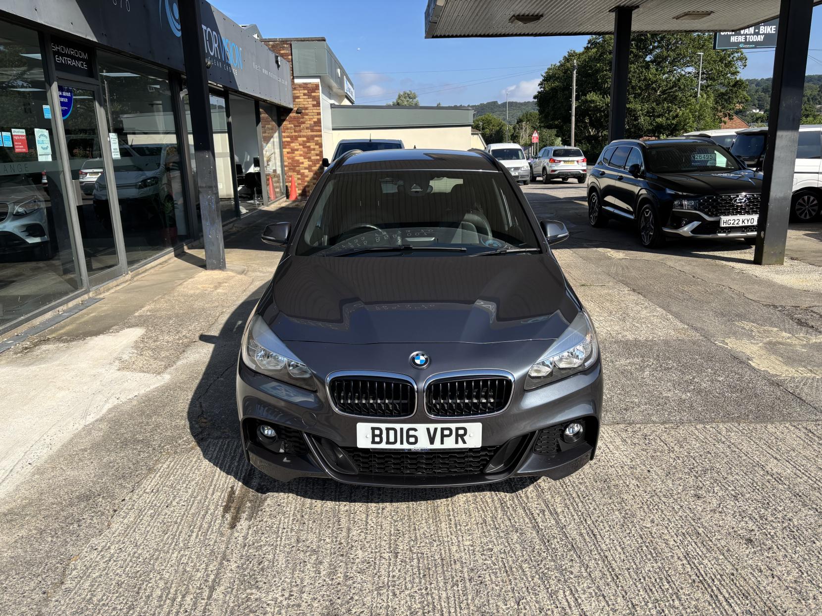 2016 BMW 2 Series thumbnail 6
