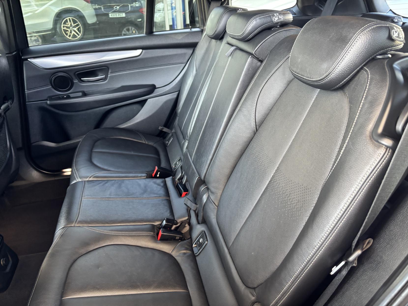 2016 BMW 2 Series thumbnail 24