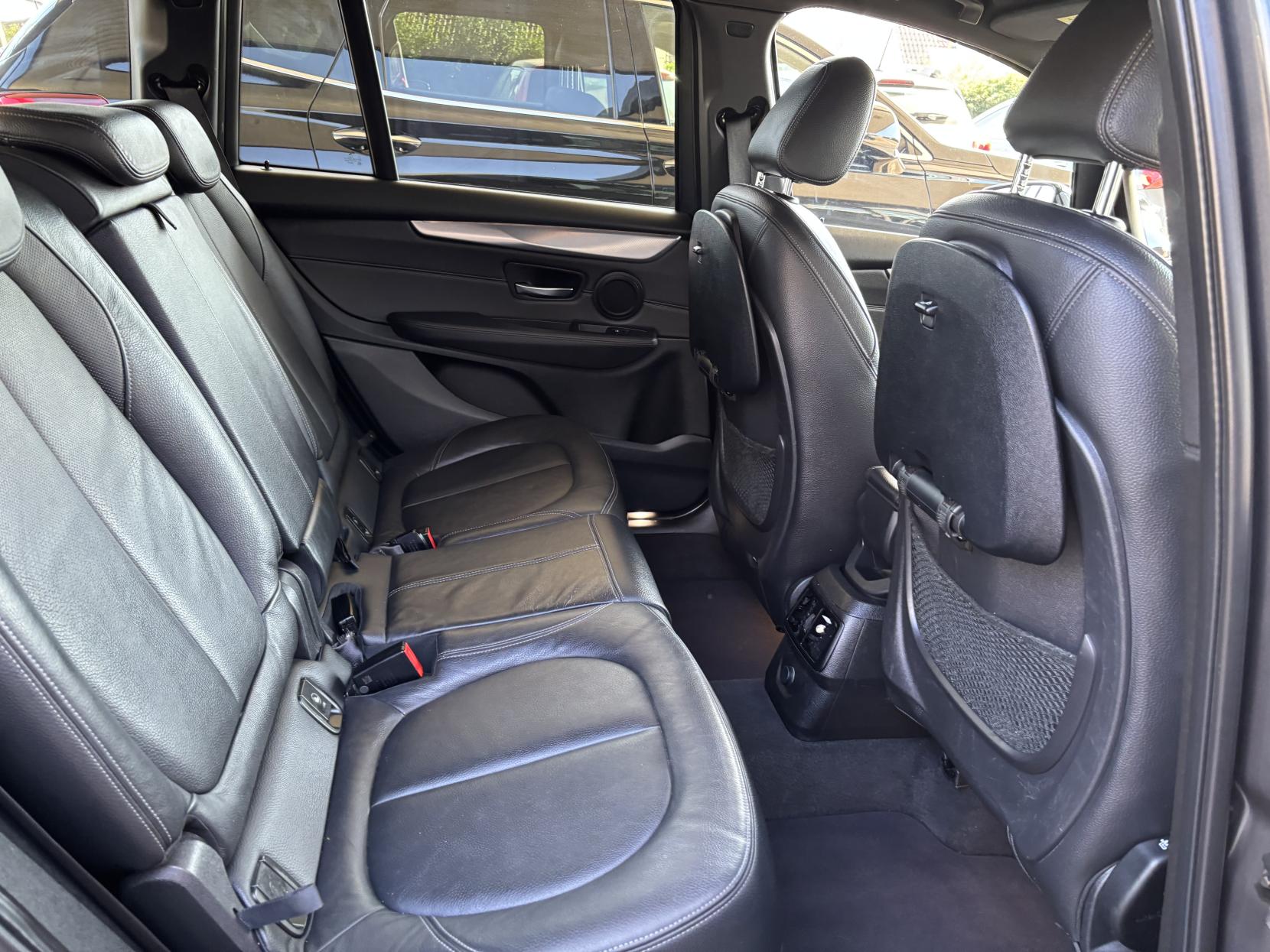 2016 BMW 2 Series thumbnail 17