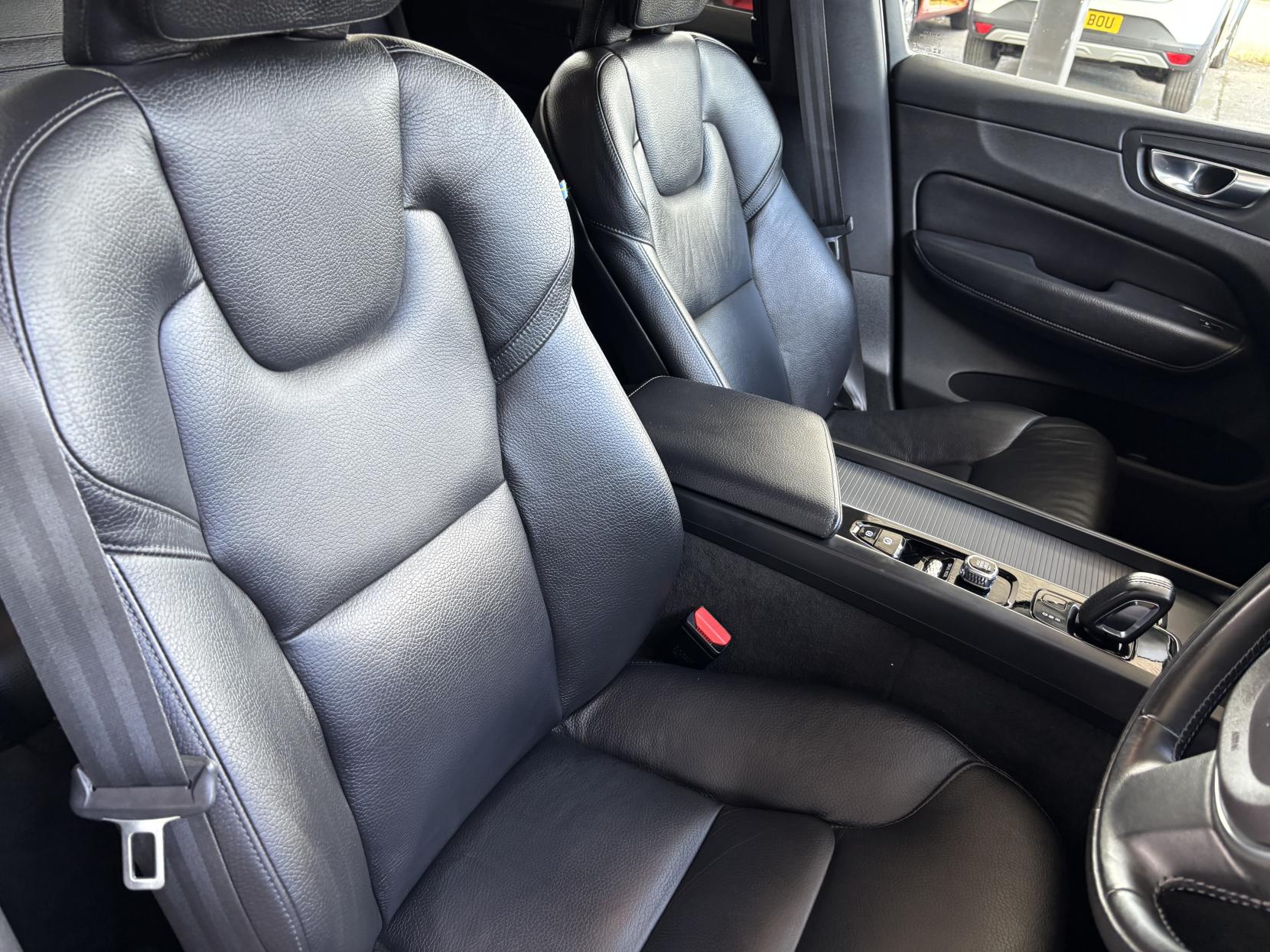 2019 Volvo XC60 thumbnail 14