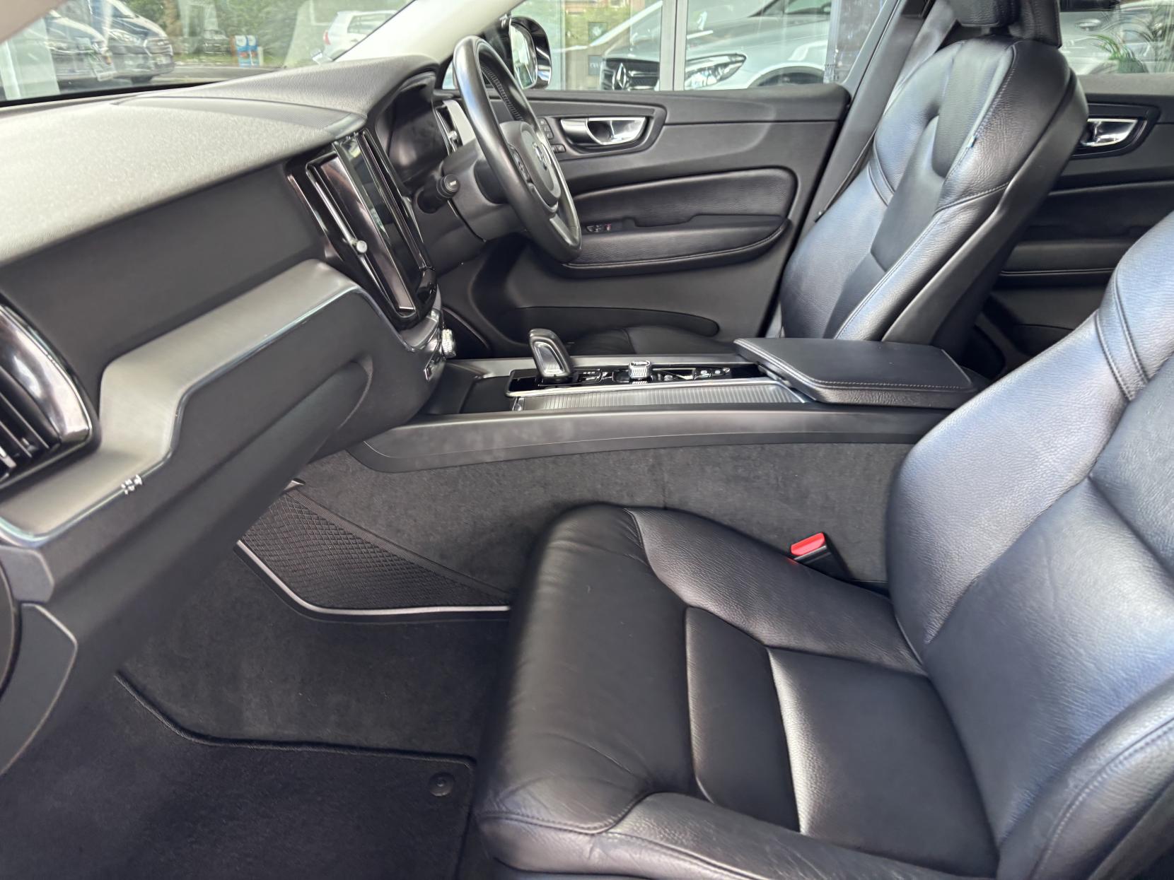 2019 Volvo XC60 thumbnail 17