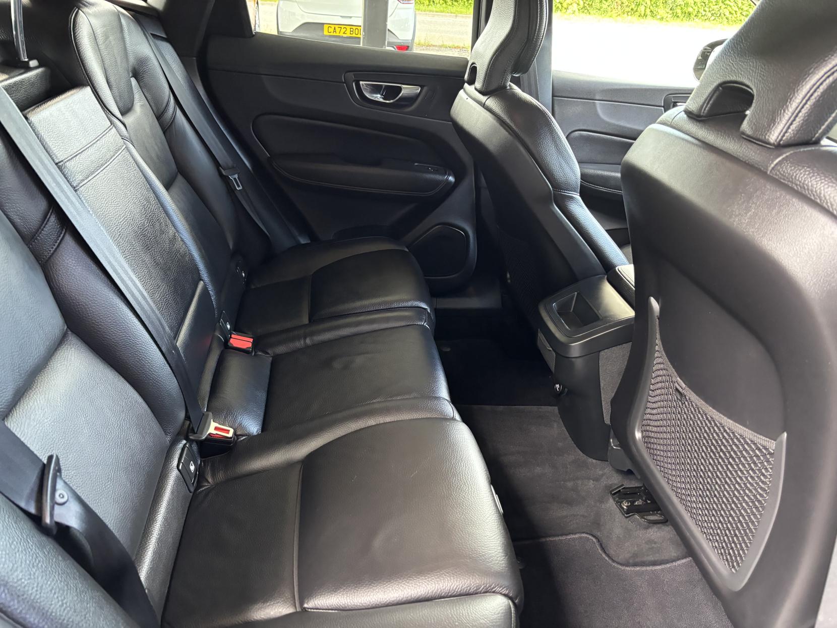 2019 Volvo XC60 thumbnail 15