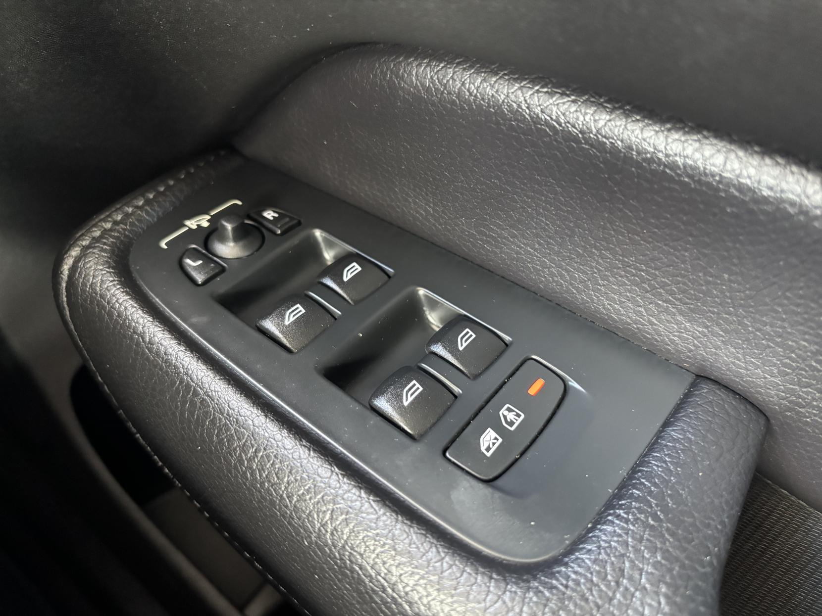 2019 Volvo XC60 thumbnail 24