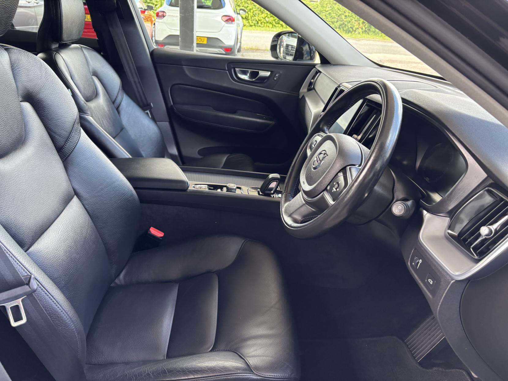 2019 Volvo XC60 thumbnail 13