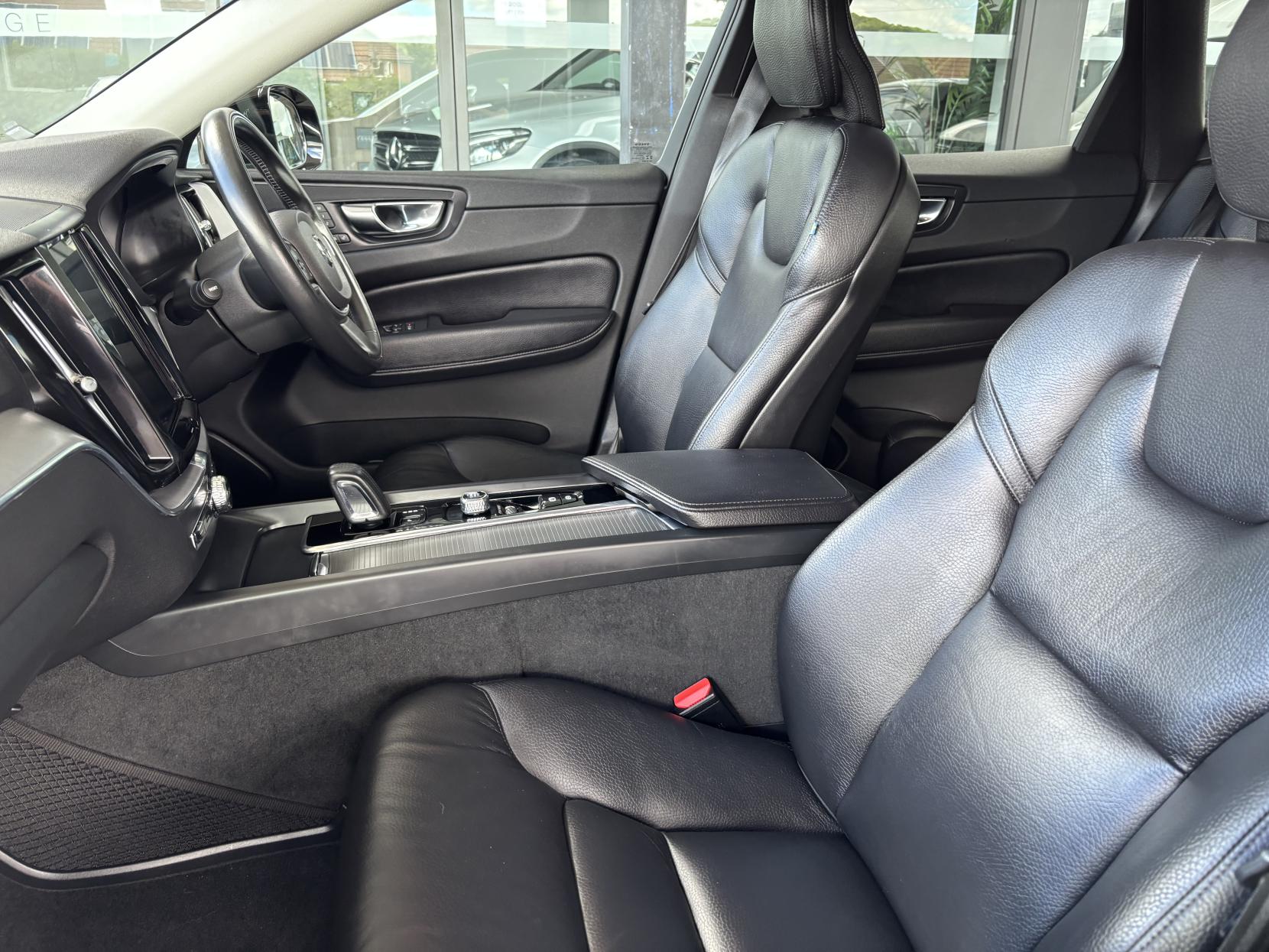 2019 Volvo XC60 thumbnail 18