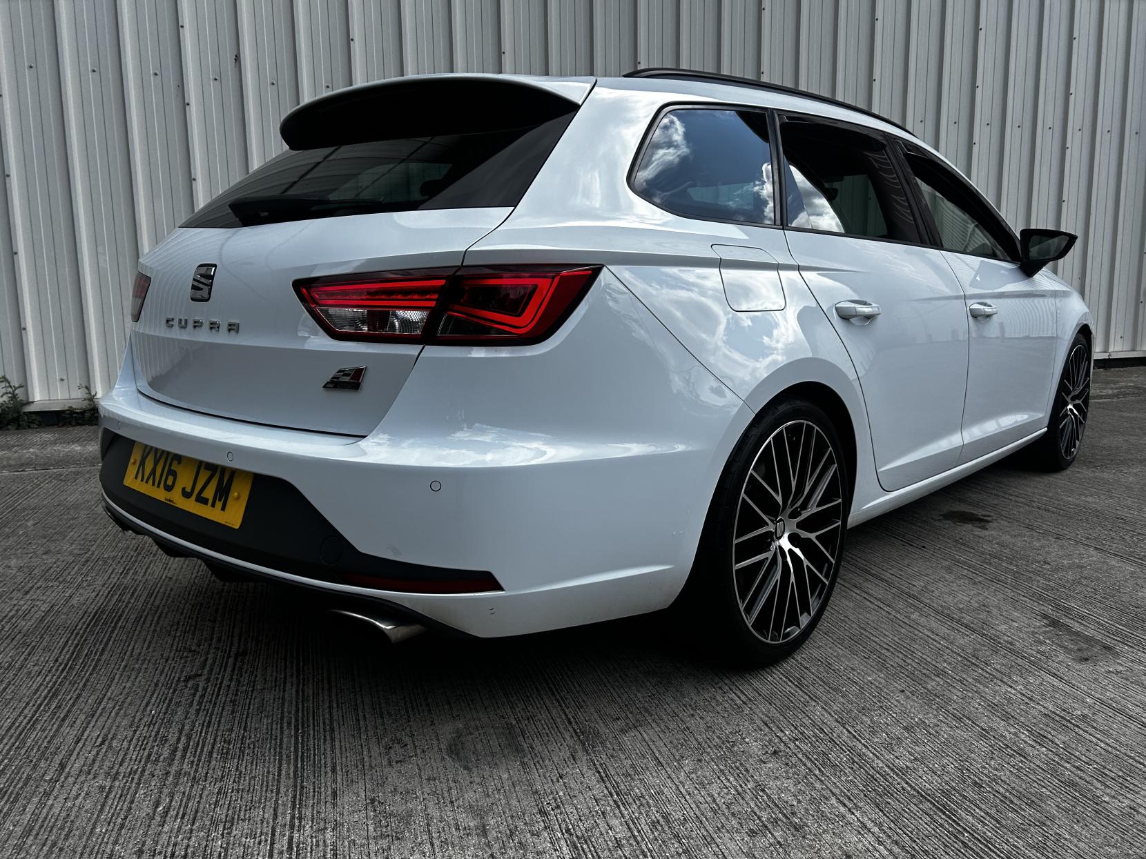 SEAT Leon 2.0 TSI Cupra 290 Sport Tourer 5dr Petrol DSG Euro 6 (s/s) (290 ps)