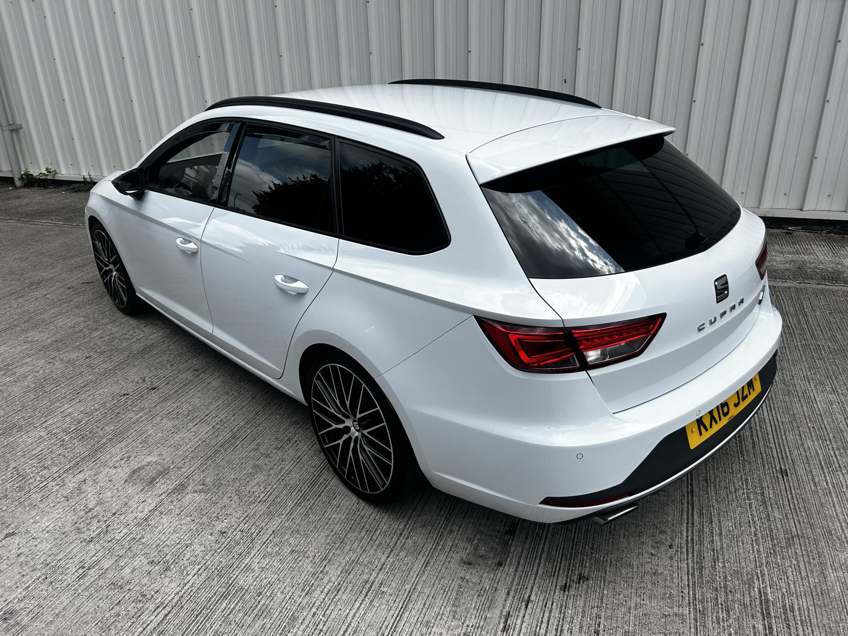 SEAT Leon 2.0 TSI Cupra 290 Sport Tourer 5dr Petrol DSG Euro 6 (s/s) (290 ps)