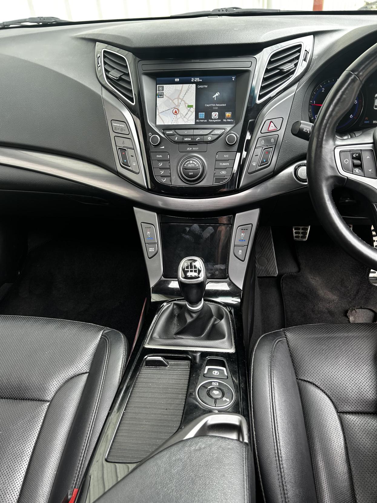 Hyundai i40 1.7 CRDi Blue Drive Premium Saloon 4dr Diesel Manual Euro 6 (s/s) (141 ps)