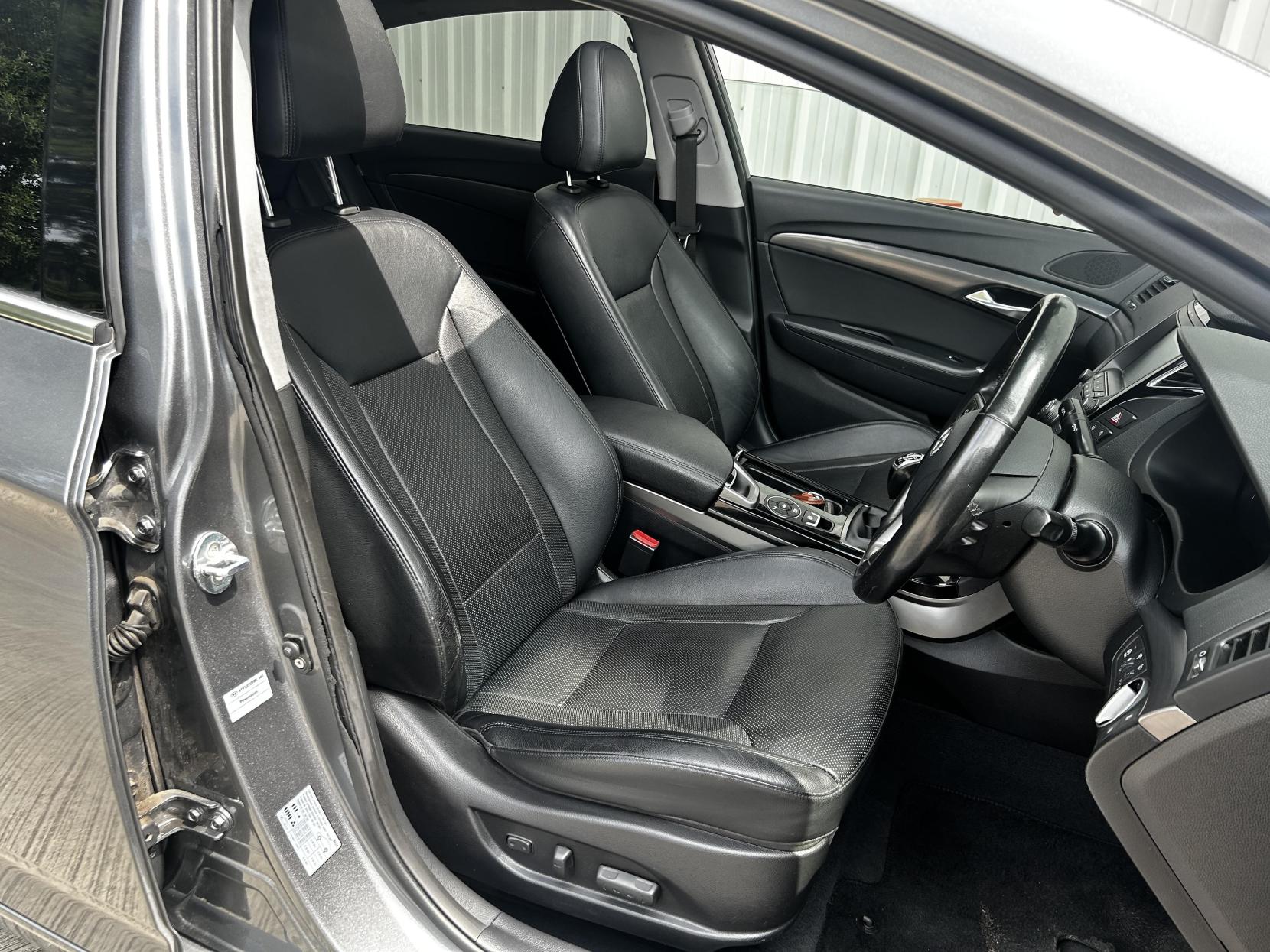 Hyundai i40 1.7 CRDi Blue Drive Premium Saloon 4dr Diesel Manual Euro 6 (s/s) (141 ps)