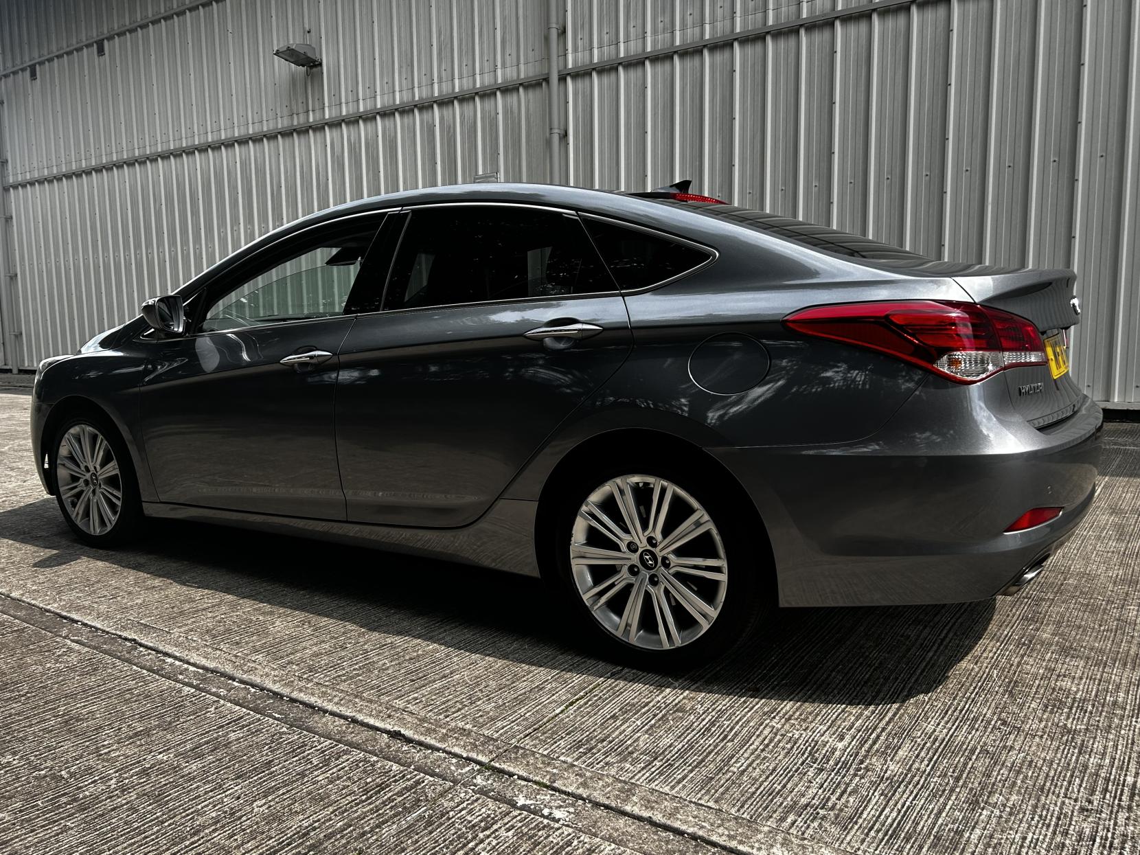 Hyundai i40 1.7 CRDi Blue Drive Premium Saloon 4dr Diesel Manual Euro 6 (s/s) (141 ps)