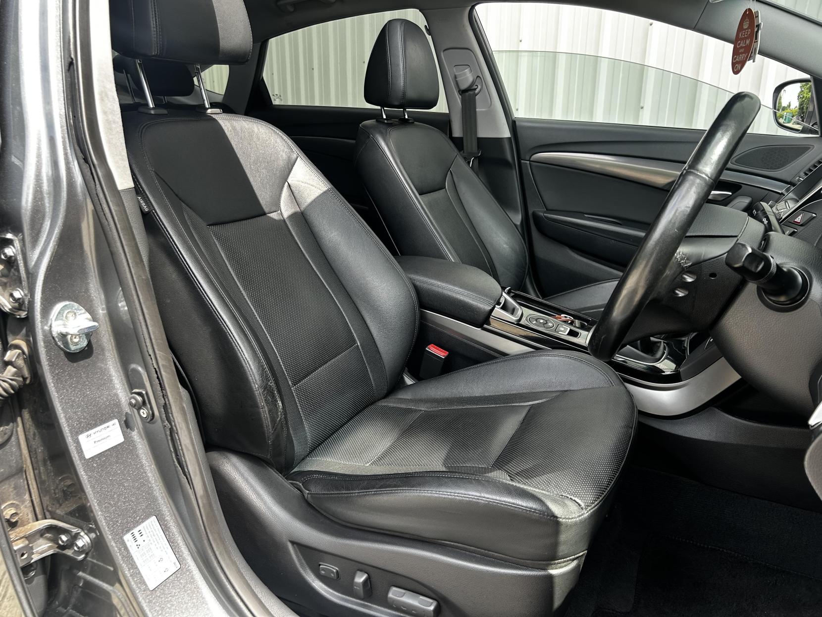 Hyundai i40 1.7 CRDi Blue Drive Premium Saloon 4dr Diesel Manual Euro 6 (s/s) (141 ps)