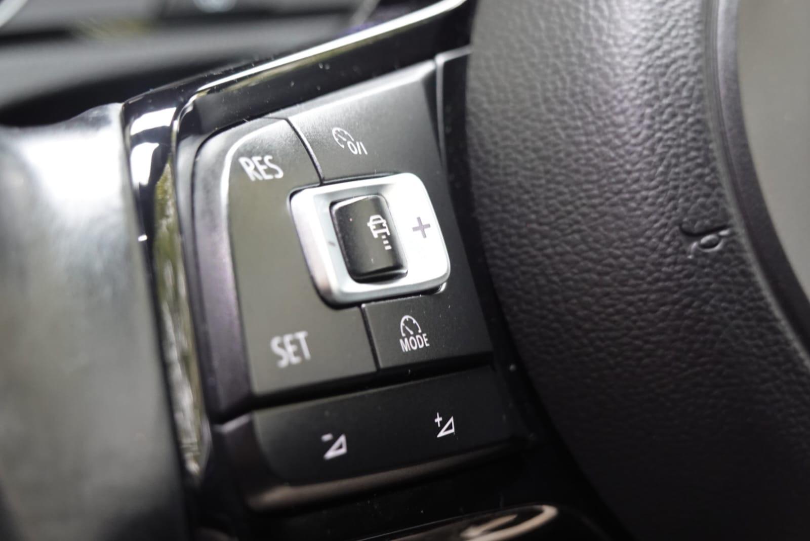 Volkswagen Golf 2.0 TSI BlueMotion Tech R Hatchback 5dr Petrol Manual 4Motion Euro 6 (s/s) (300 ps)