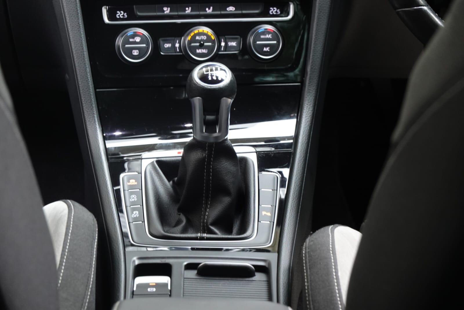 Volkswagen Golf 2.0 TSI BlueMotion Tech R Hatchback 5dr Petrol Manual 4Motion Euro 6 (s/s) (300 ps)