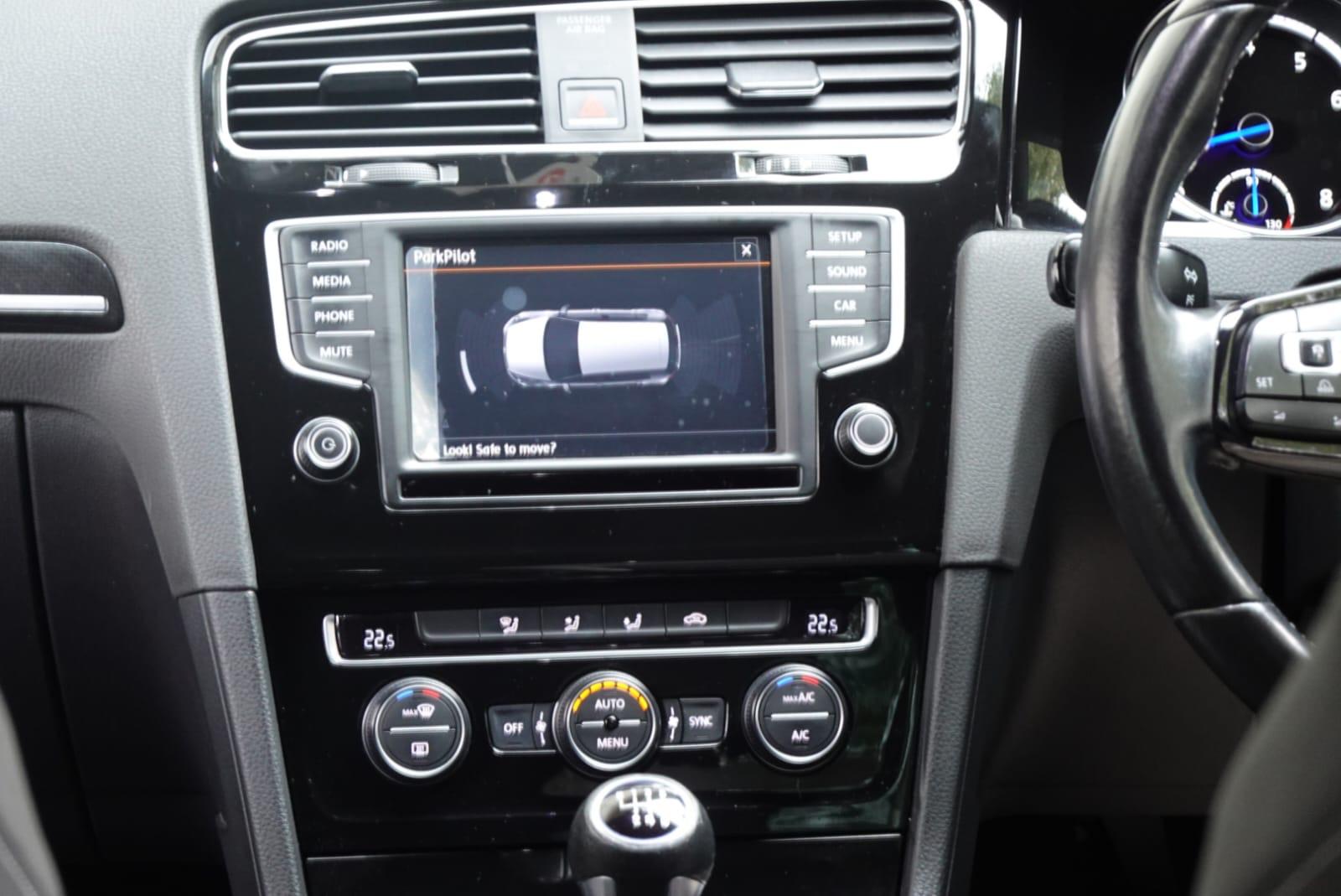 Volkswagen Golf 2.0 TSI BlueMotion Tech R Hatchback 5dr Petrol Manual 4Motion Euro 6 (s/s) (300 ps)