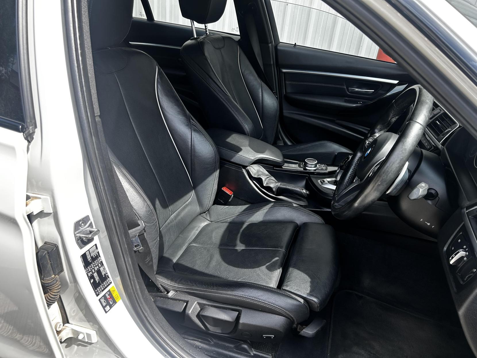 BMW 3 Series 2.0 330e 7.6kWh M Sport Saloon 4dr Petrol Plug-in Hybrid Auto Euro 6 (s/s) (252 ps)