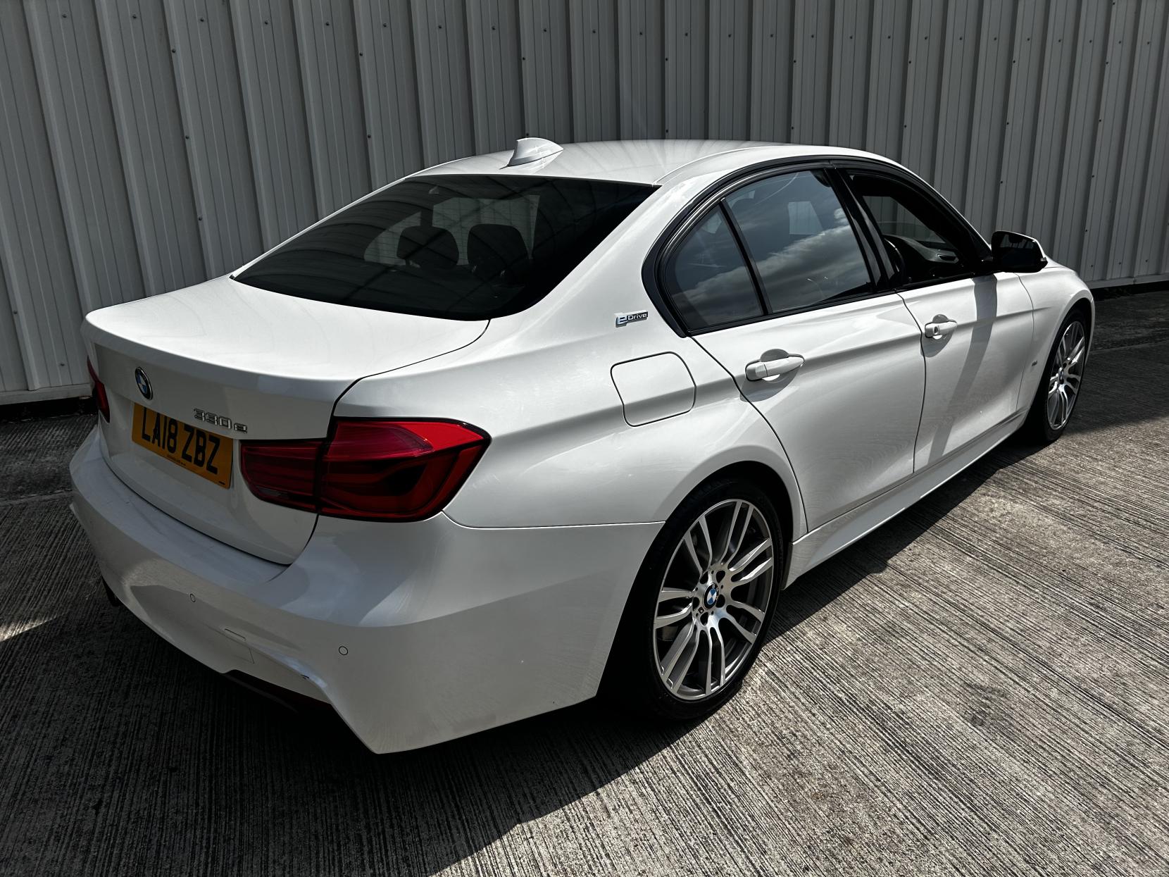 BMW 3 Series 2.0 330e 7.6kWh M Sport Saloon 4dr Petrol Plug-in Hybrid Auto Euro 6 (s/s) (252 ps)