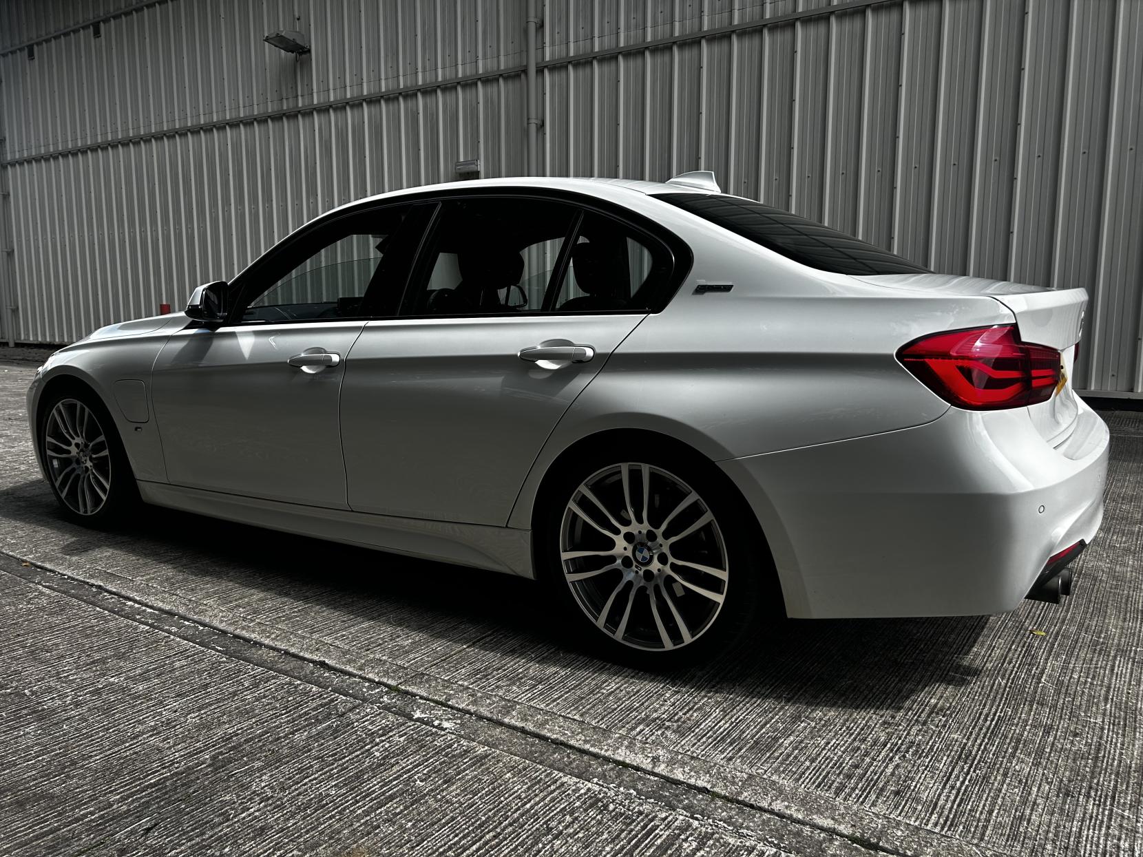 BMW 3 Series 2.0 330e 7.6kWh M Sport Saloon 4dr Petrol Plug-in Hybrid Auto Euro 6 (s/s) (252 ps)