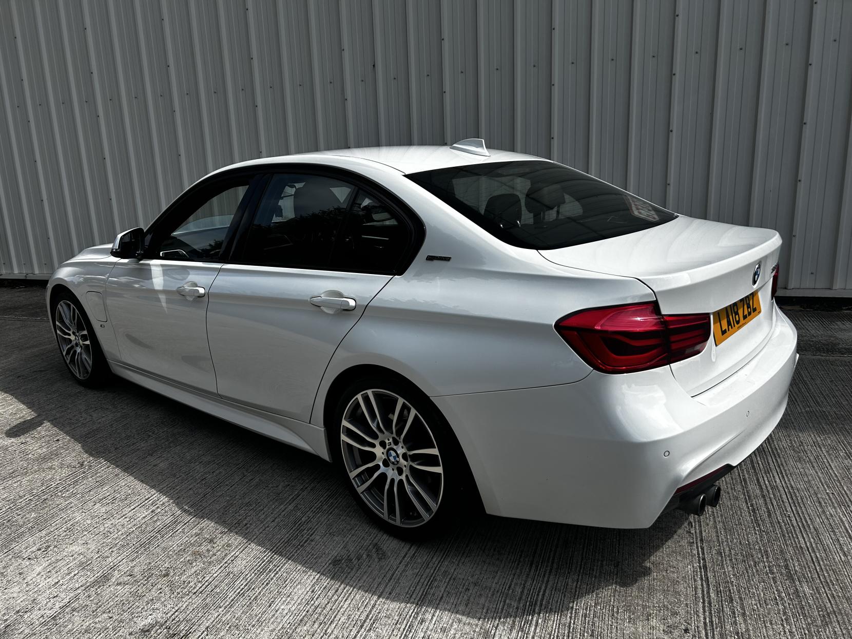 BMW 3 Series 2.0 330e 7.6kWh M Sport Saloon 4dr Petrol Plug-in Hybrid Auto Euro 6 (s/s) (252 ps)