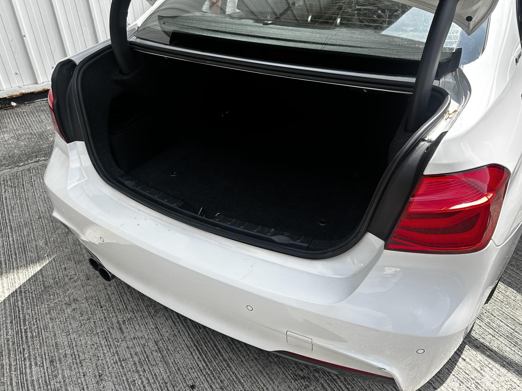 BMW 3 Series 2.0 330e 7.6kWh M Sport Saloon 4dr Petrol Plug-in Hybrid Auto Euro 6 (s/s) (252 ps)