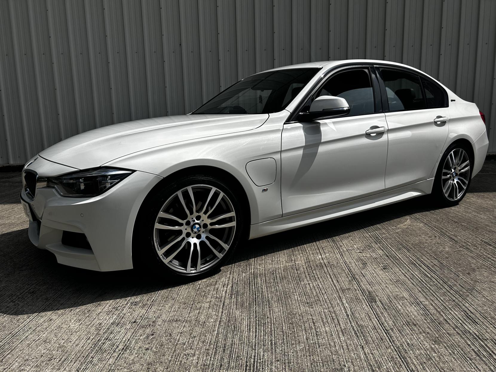 BMW 3 Series 2.0 330e 7.6kWh M Sport Saloon 4dr Petrol Plug-in Hybrid Auto Euro 6 (s/s) (252 ps)