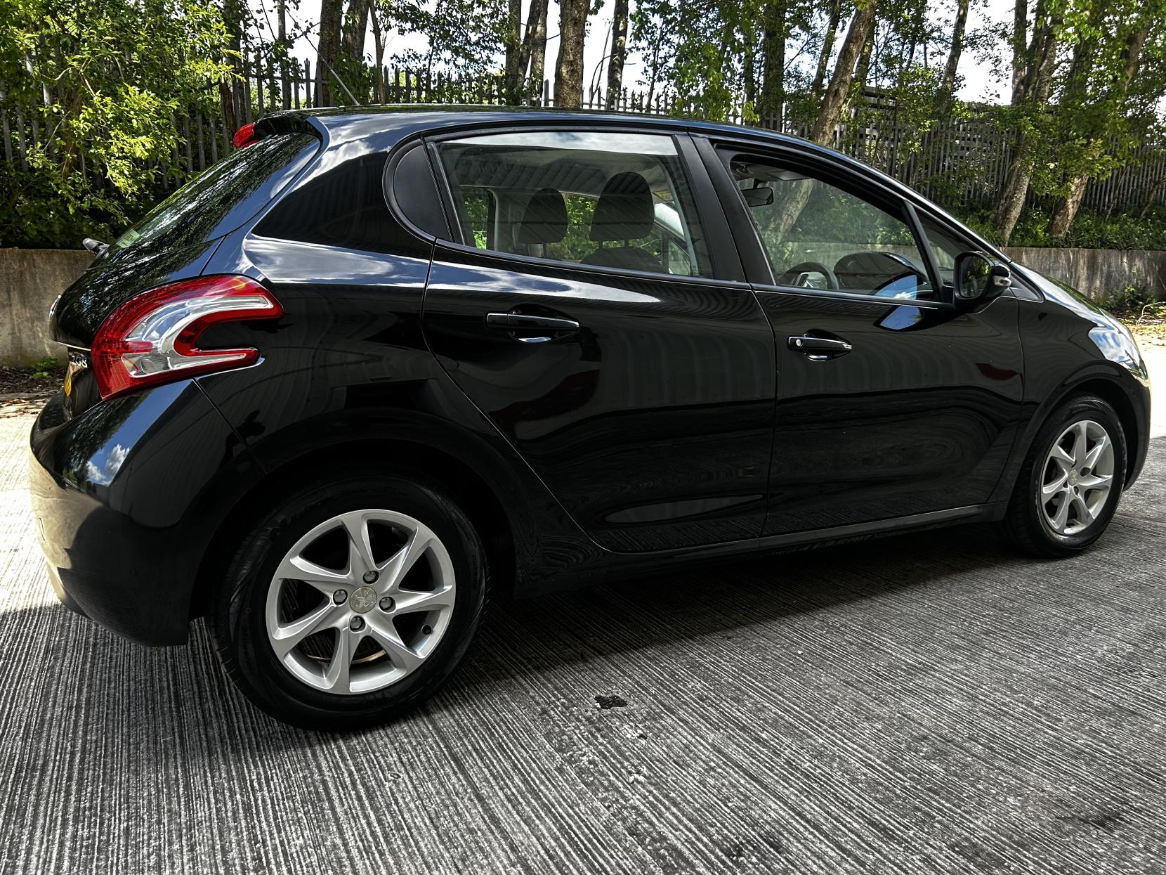 Peugeot 208 1.2 VTi PureTech Active Hatchback 5dr Petrol Manual Euro 5 (82 ps)
