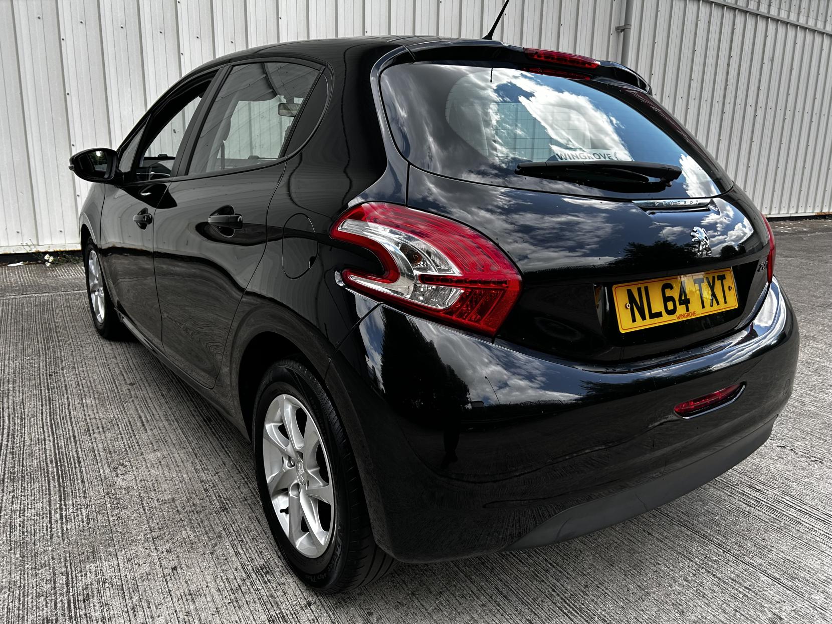 Peugeot 208 1.2 VTi PureTech Active Hatchback 5dr Petrol Manual Euro 5 (82 ps)