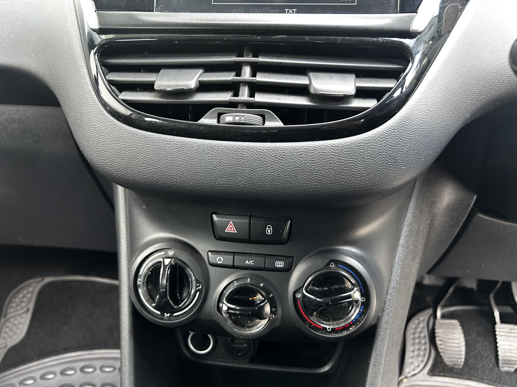 Peugeot 208 1.2 VTi PureTech Active Hatchback 5dr Petrol Manual Euro 5 (82 ps)