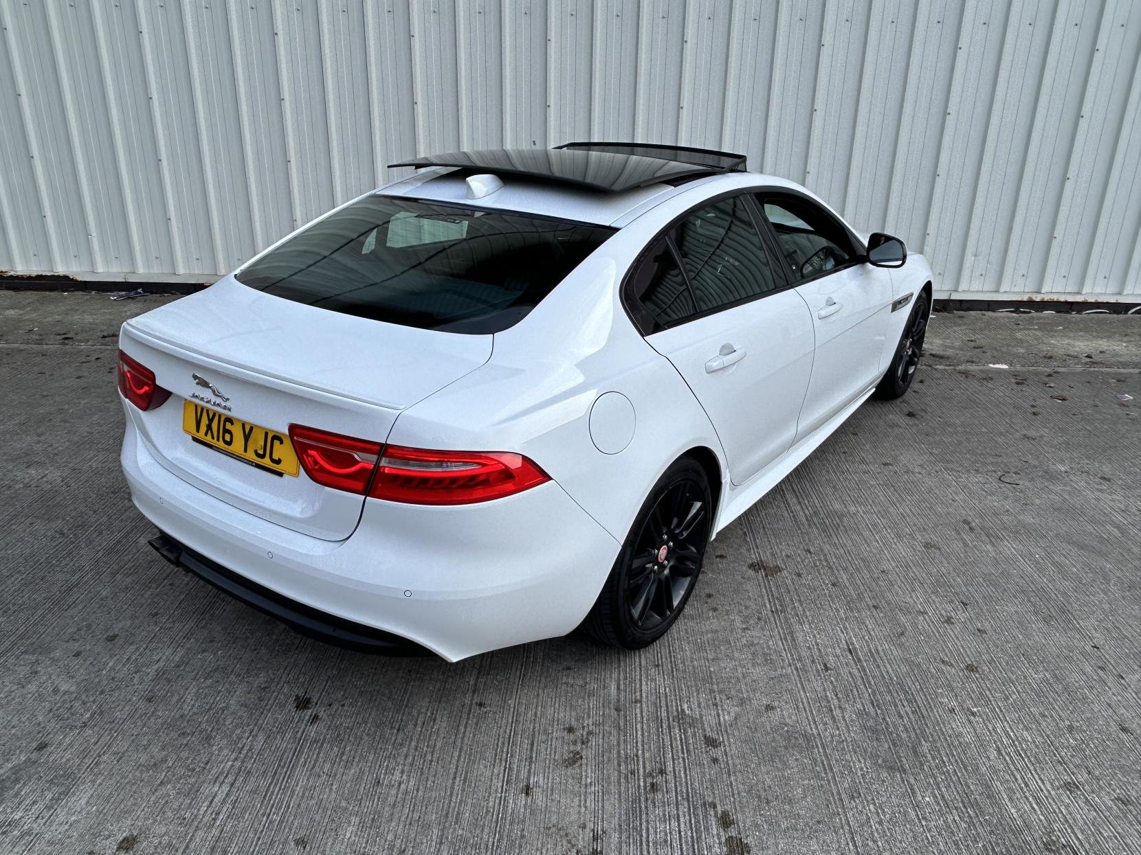 Jaguar XE 2.0d R-Sport Saloon 4dr Diesel Auto Euro 6 (s/s) (180 ps)