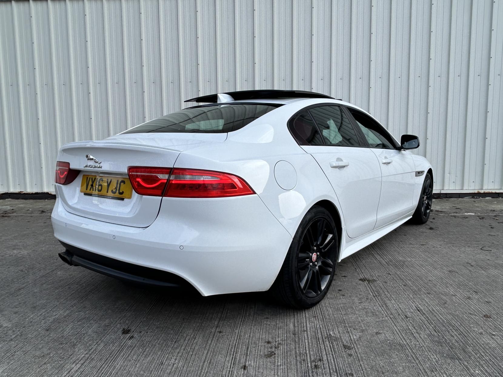 Jaguar XE 2.0d R-Sport Saloon 4dr Diesel Auto Euro 6 (s/s) (180 ps)