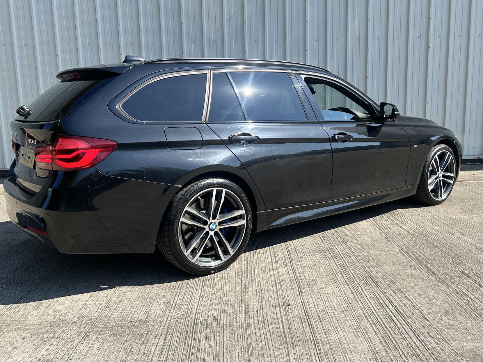 BMW 3 Series 3.0 330d M Sport Shadow Edition Touring 5dr Diesel Auto xDrive Euro 6 (s/s) (258 ps)