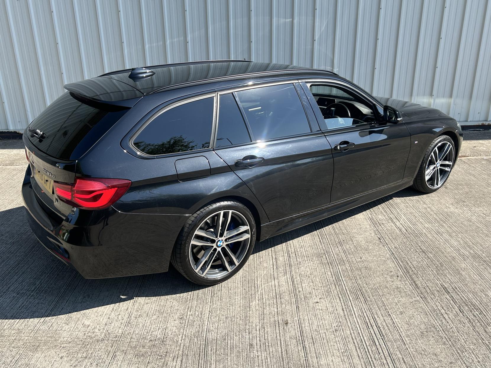 BMW 3 Series 3.0 330d M Sport Shadow Edition Touring 5dr Diesel Auto xDrive Euro 6 (s/s) (258 ps)