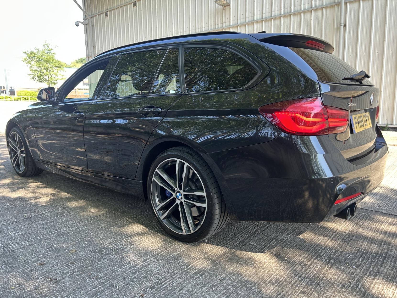 BMW 3 Series 3.0 330d M Sport Shadow Edition Touring 5dr Diesel Auto xDrive Euro 6 (s/s) (258 ps)