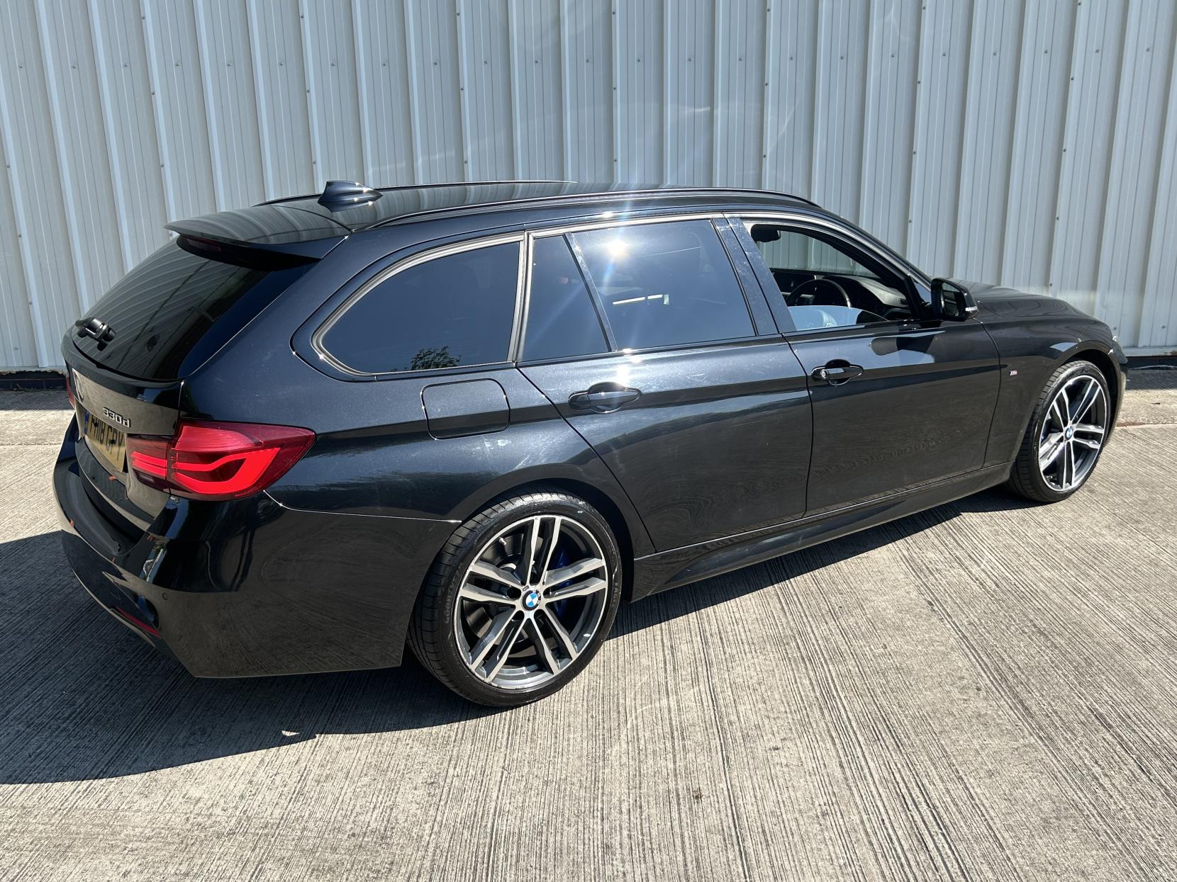 BMW 3 Series 3.0 330d M Sport Shadow Edition Touring 5dr Diesel Auto xDrive Euro 6 (s/s) (258 ps)