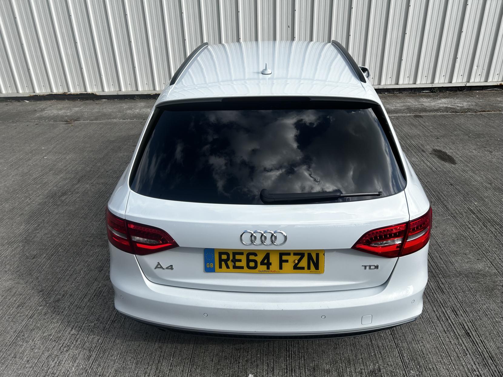 Audi A4 Avant 2.0 TDI Black Edition Estate 5dr Diesel Multitronic Euro 5 (s/s) (150 ps)