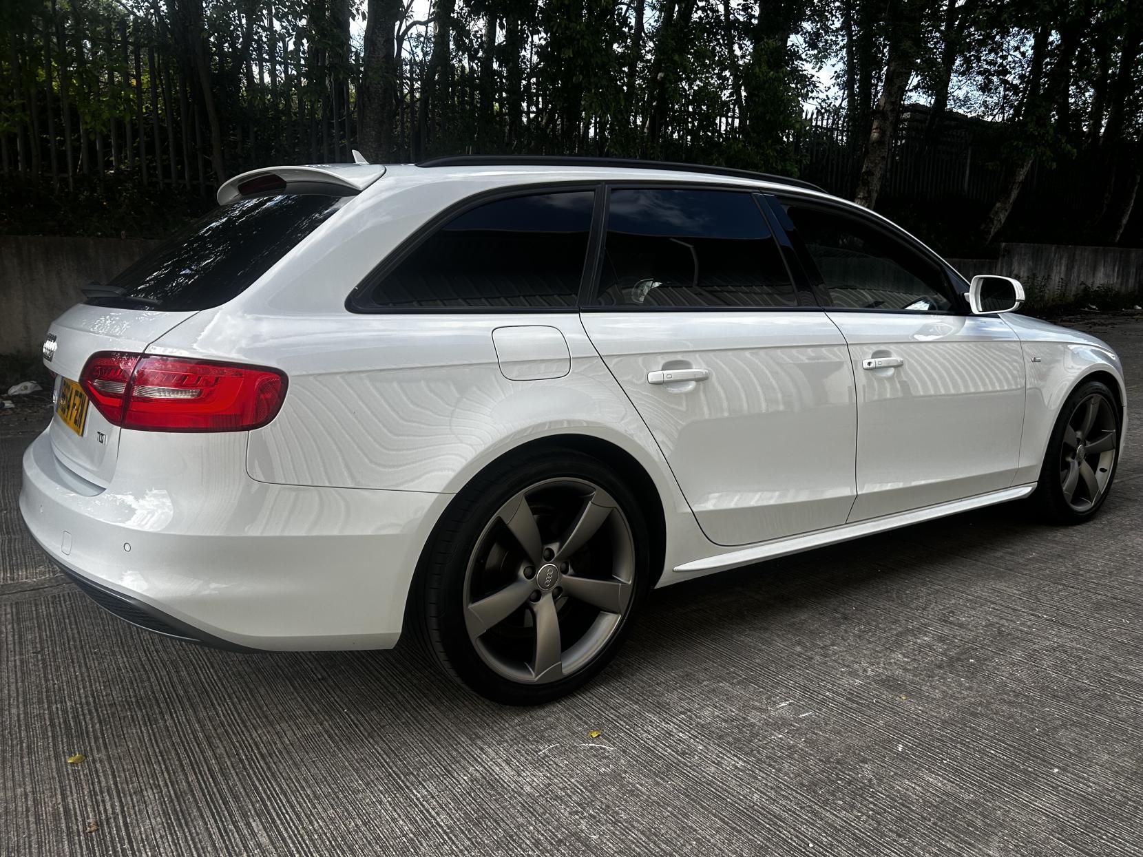 Audi A4 Avant 2.0 TDI Black Edition Estate 5dr Diesel Multitronic Euro 5 (s/s) (150 ps)