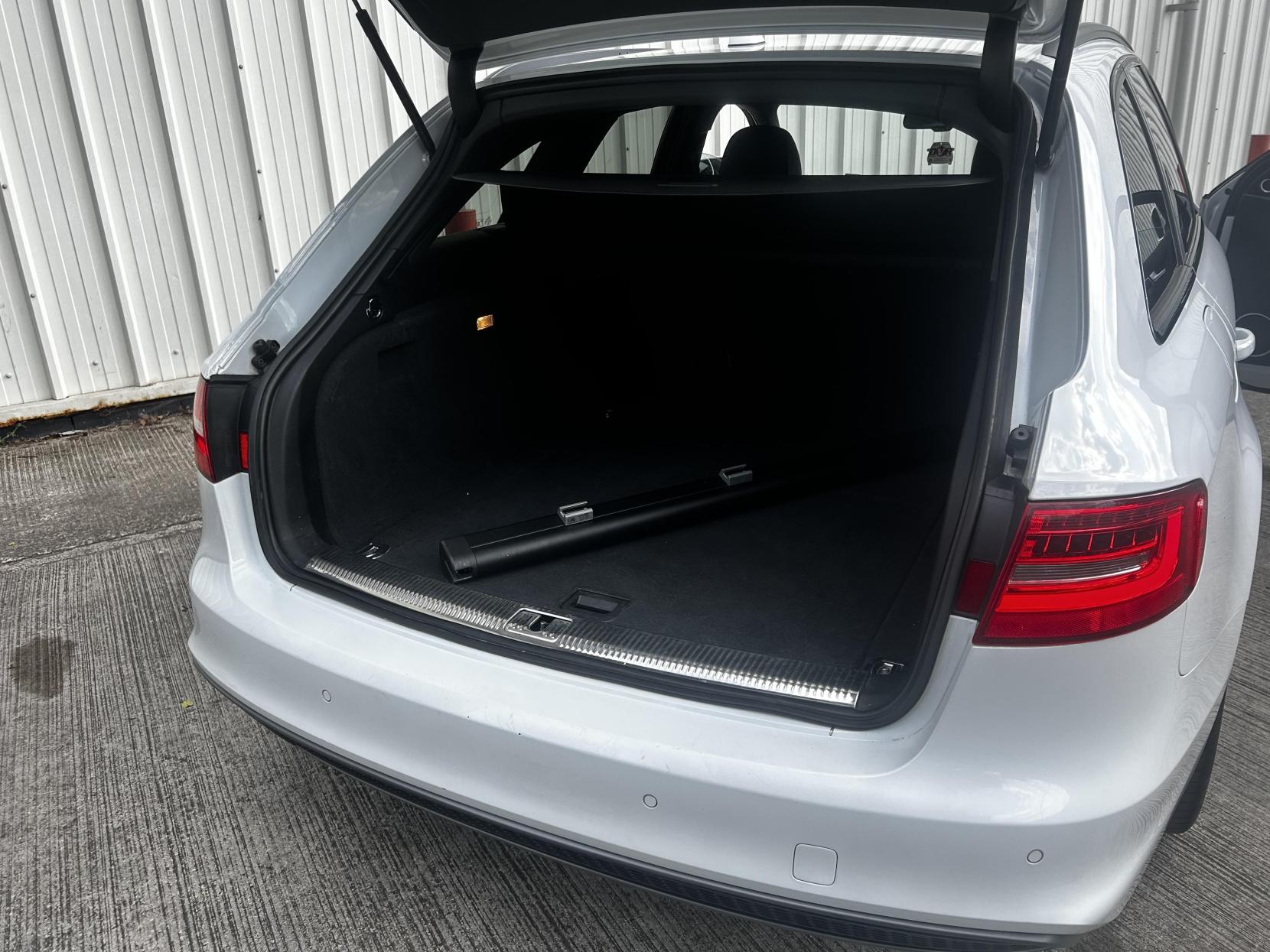 Audi A4 Avant 2.0 TDI Black Edition Estate 5dr Diesel Multitronic Euro 5 (s/s) (150 ps)