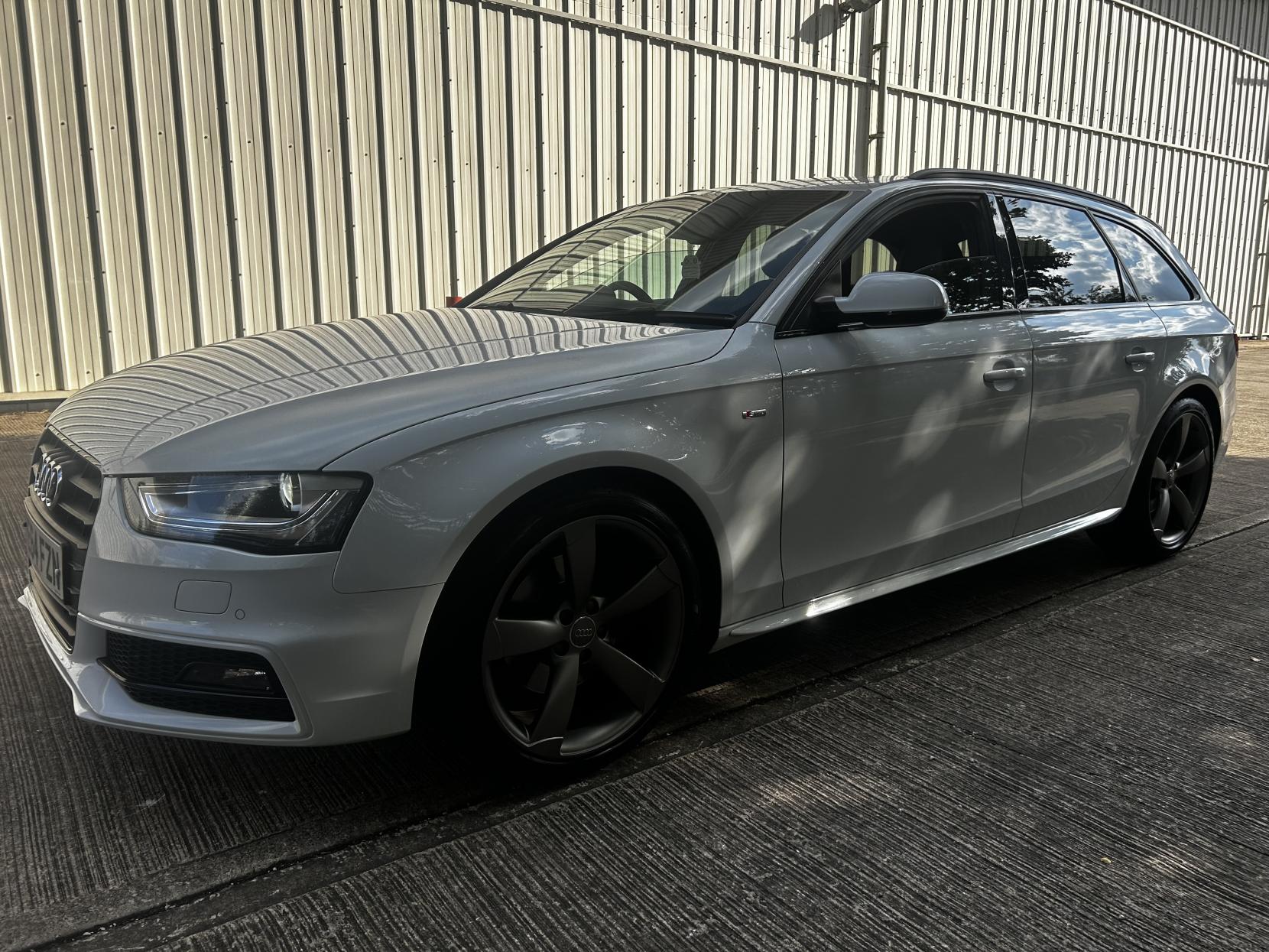 Audi A4 Avant 2.0 TDI Black Edition Estate 5dr Diesel Multitronic Euro 5 (s/s) (150 ps)