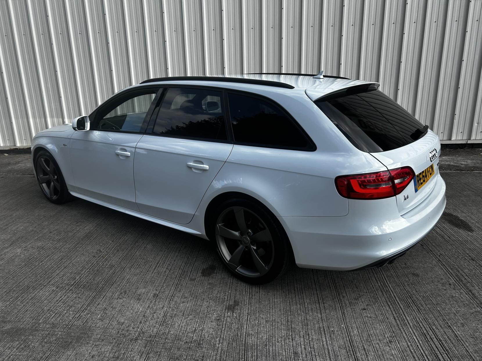 Audi A4 Avant 2.0 TDI Black Edition Estate 5dr Diesel Multitronic Euro 5 (s/s) (150 ps)
