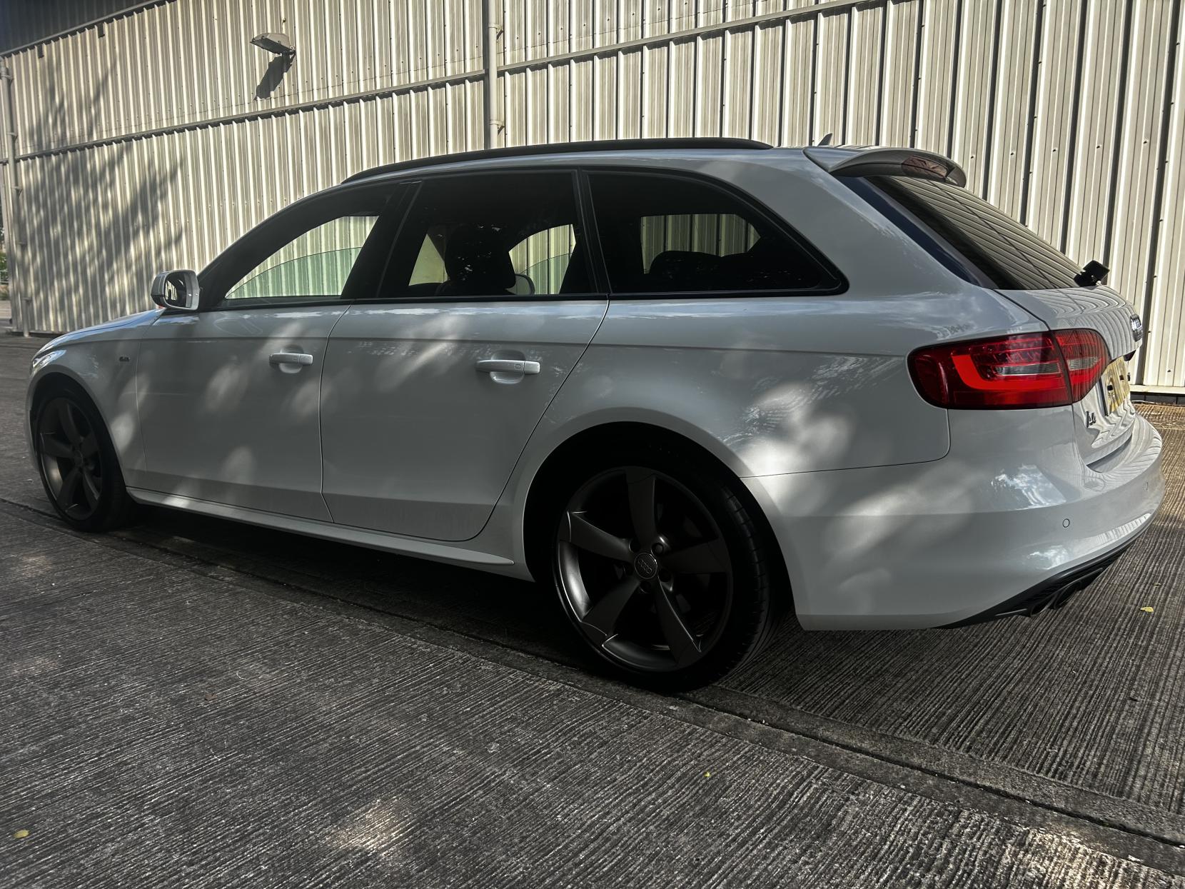 Audi A4 Avant 2.0 TDI Black Edition Estate 5dr Diesel Multitronic Euro 5 (s/s) (150 ps)