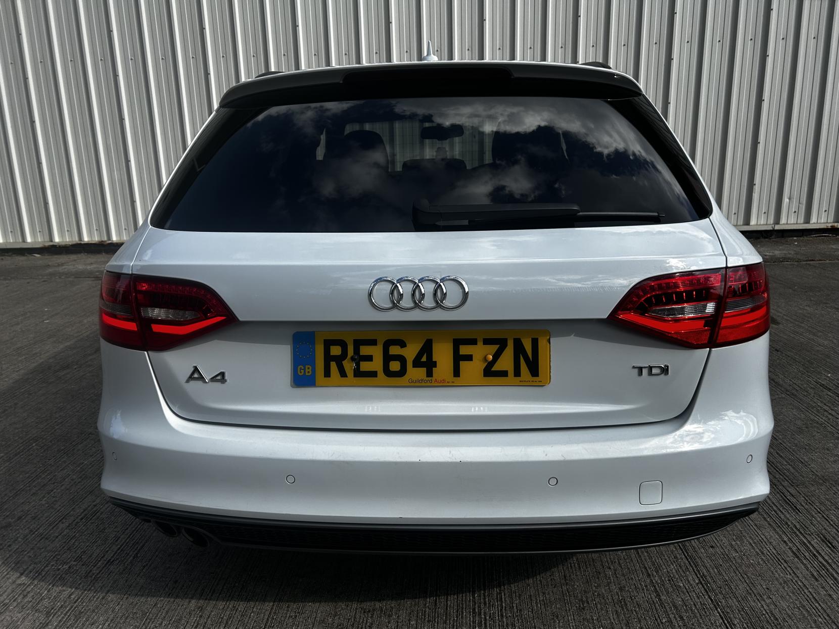 Audi A4 Avant 2.0 TDI Black Edition Estate 5dr Diesel Multitronic Euro 5 (s/s) (150 ps)