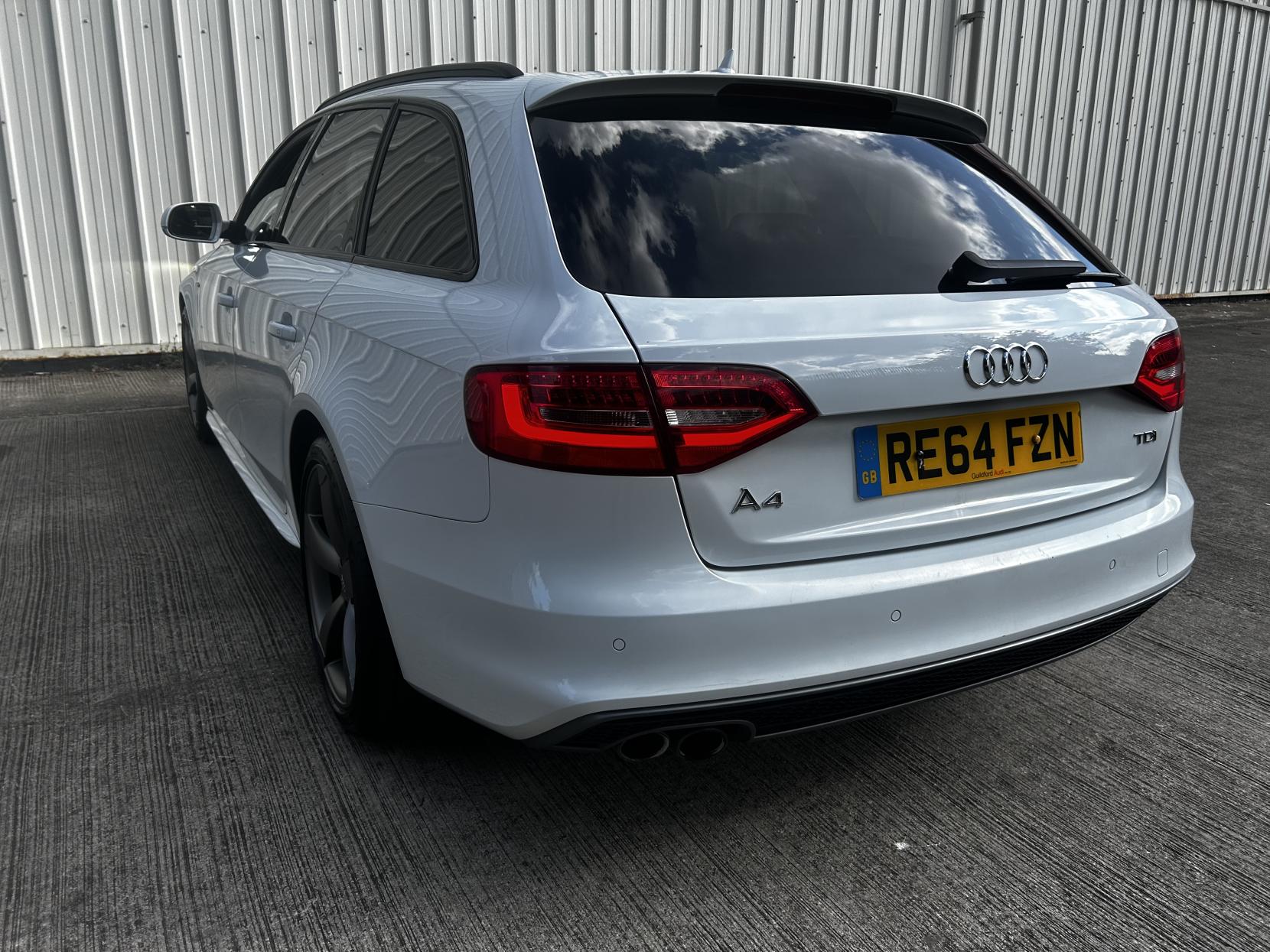 Audi A4 Avant 2.0 TDI Black Edition Estate 5dr Diesel Multitronic Euro 5 (s/s) (150 ps)